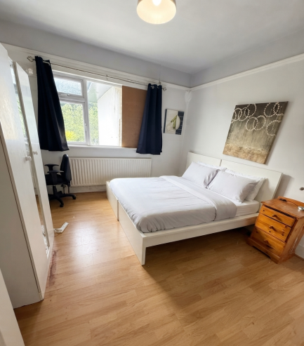 ROOM ROOM 1