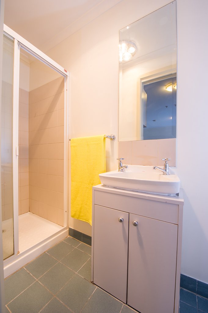 1 Bedroom Small Apartment BATHROOM 3