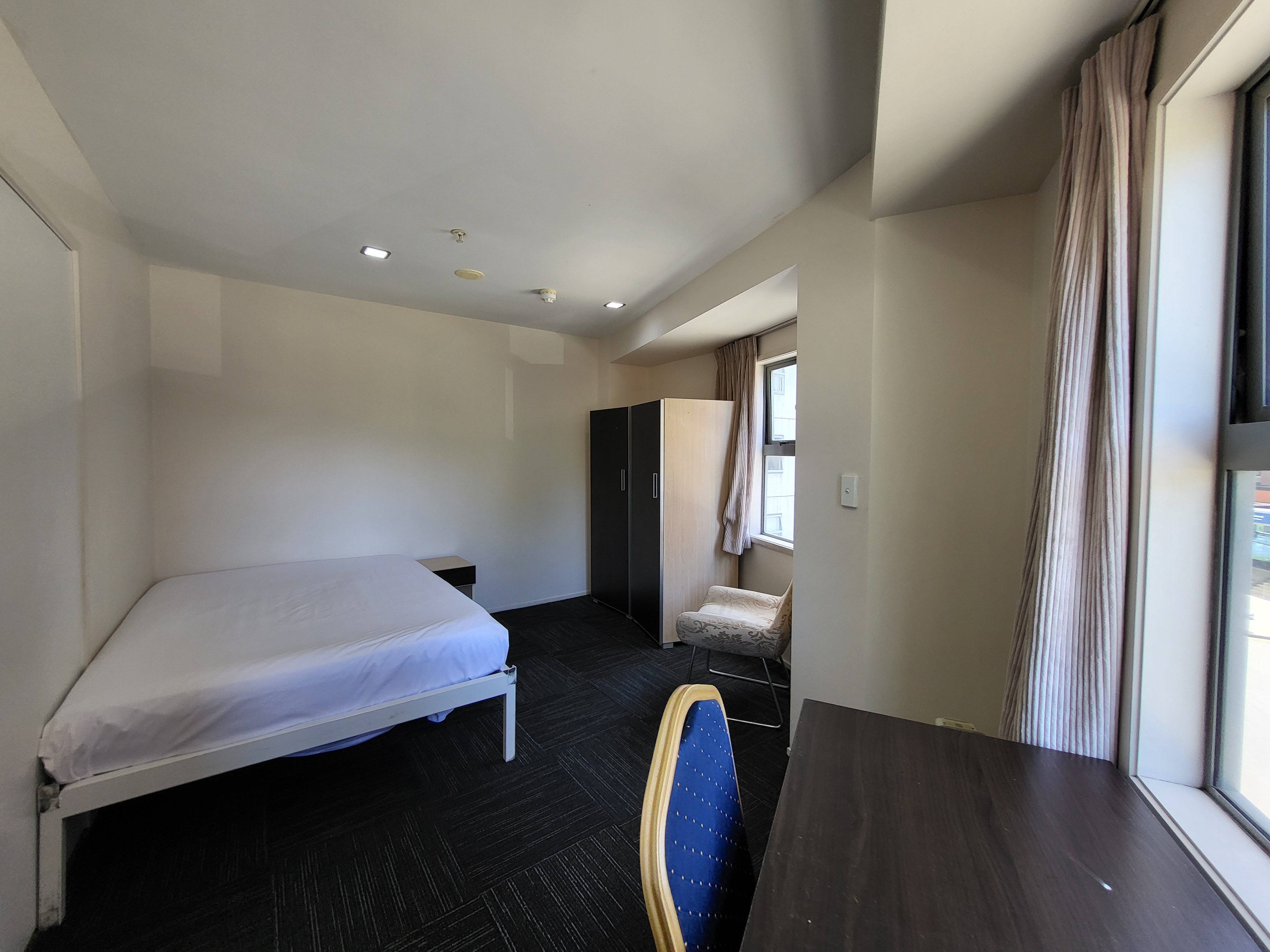 2-bed apartment with 2 bathrooms (Whole unite) room image 2