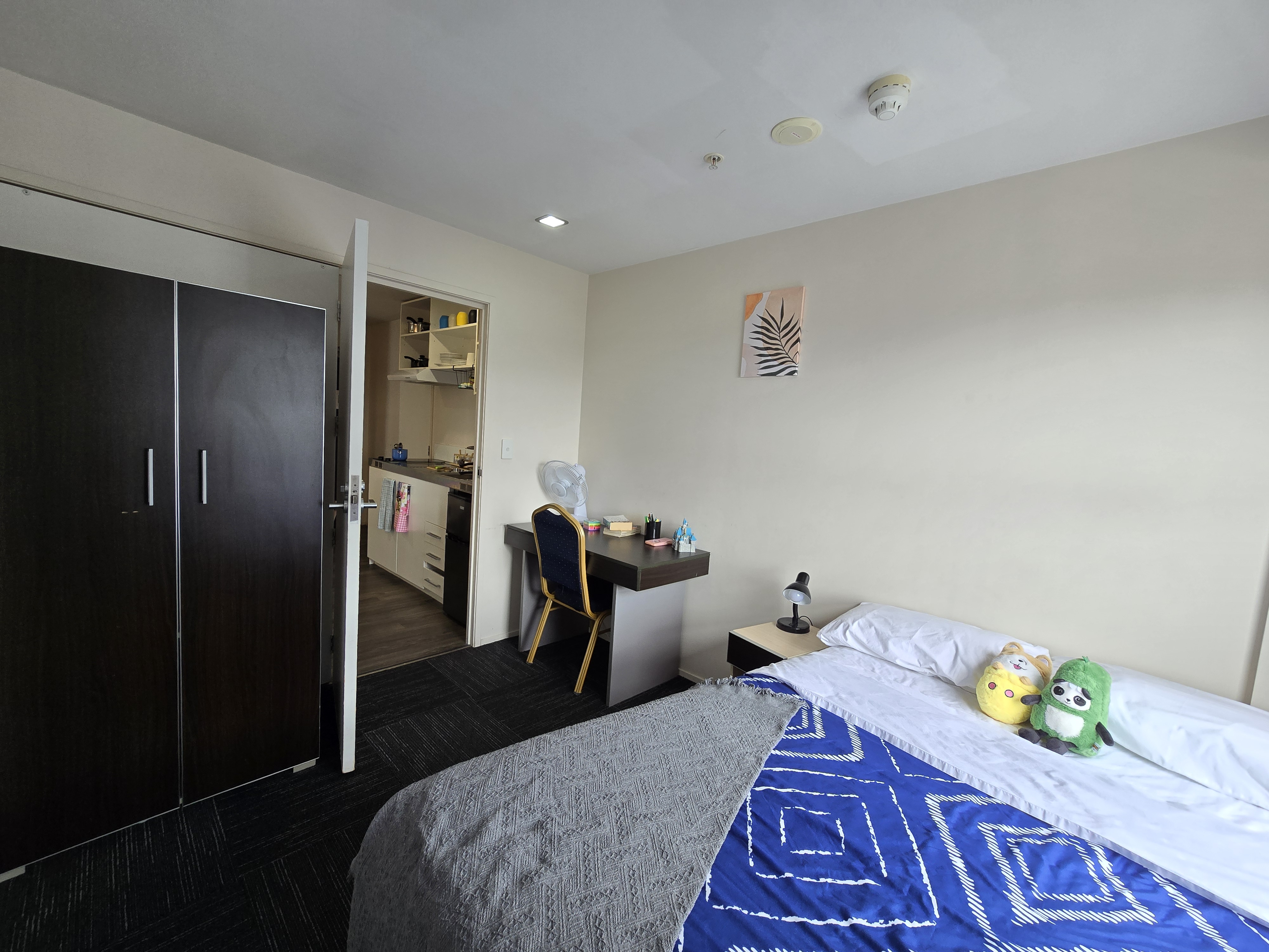 3-bed apartment with 2 bathrooms (whole unite) room image 2