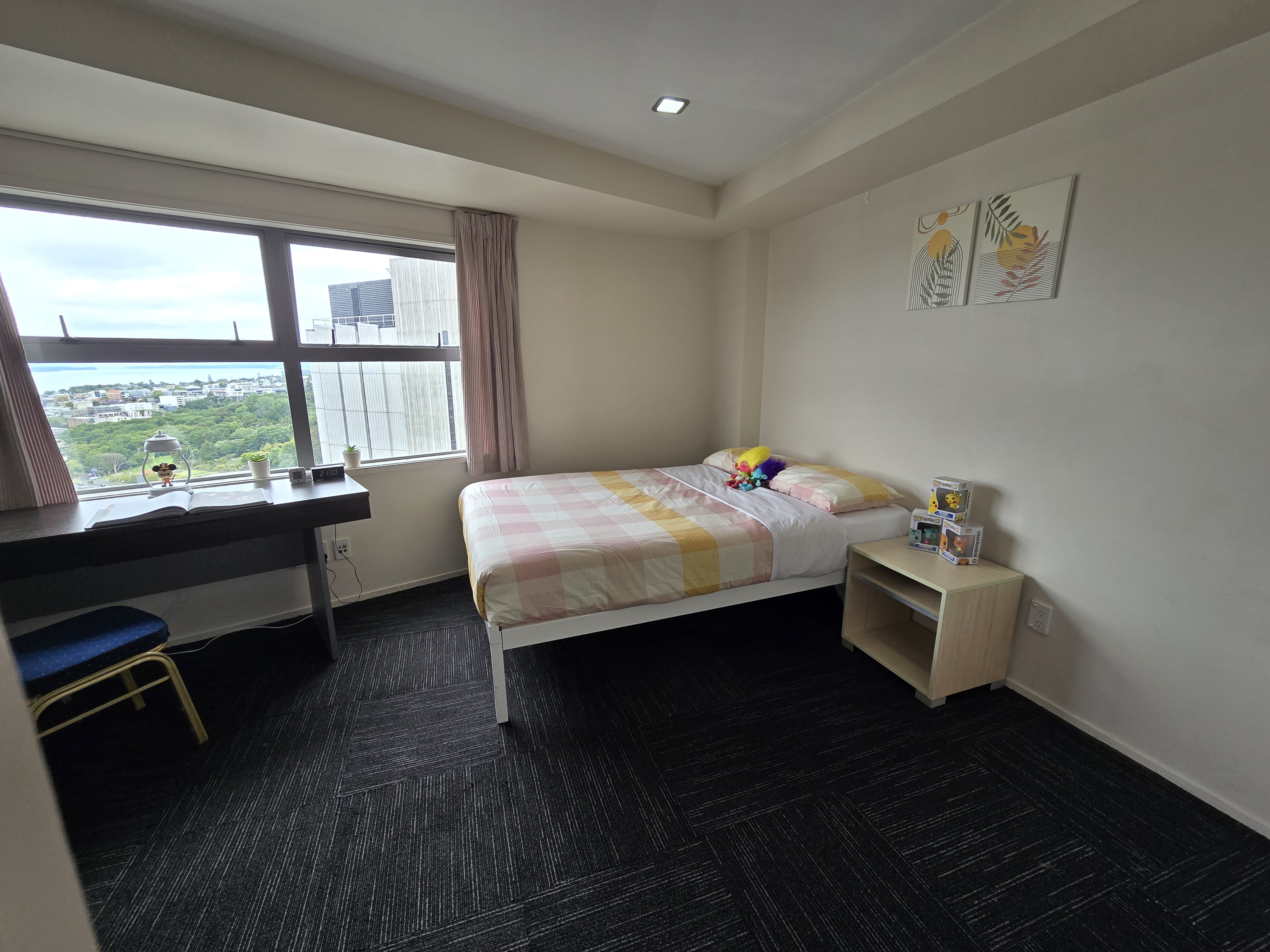 3-bed apartment with 2 bathrooms (Big private room) room image 2