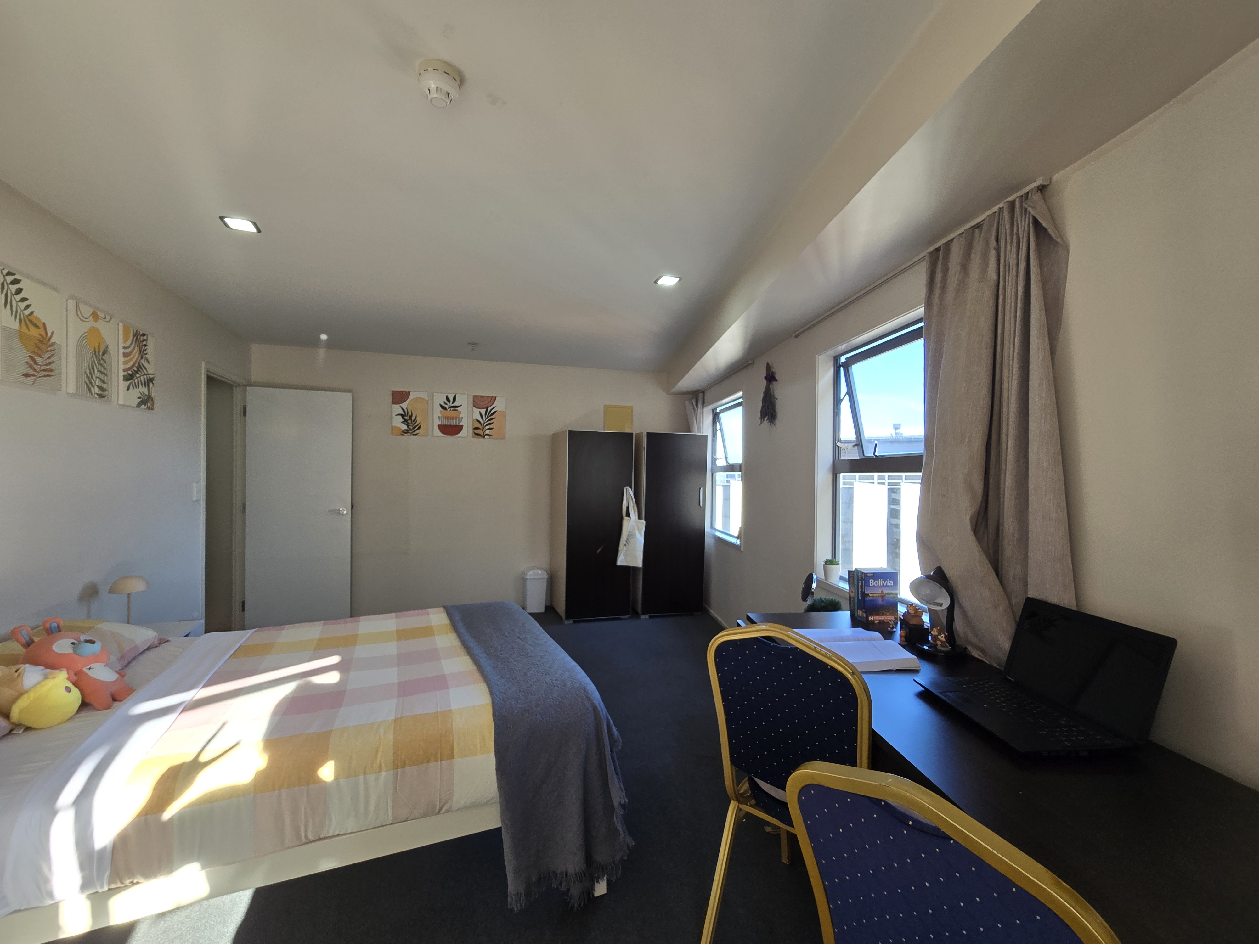 Big studio apartment room image 1