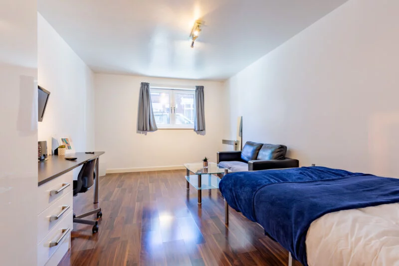 2 Bed En-suite room image 2