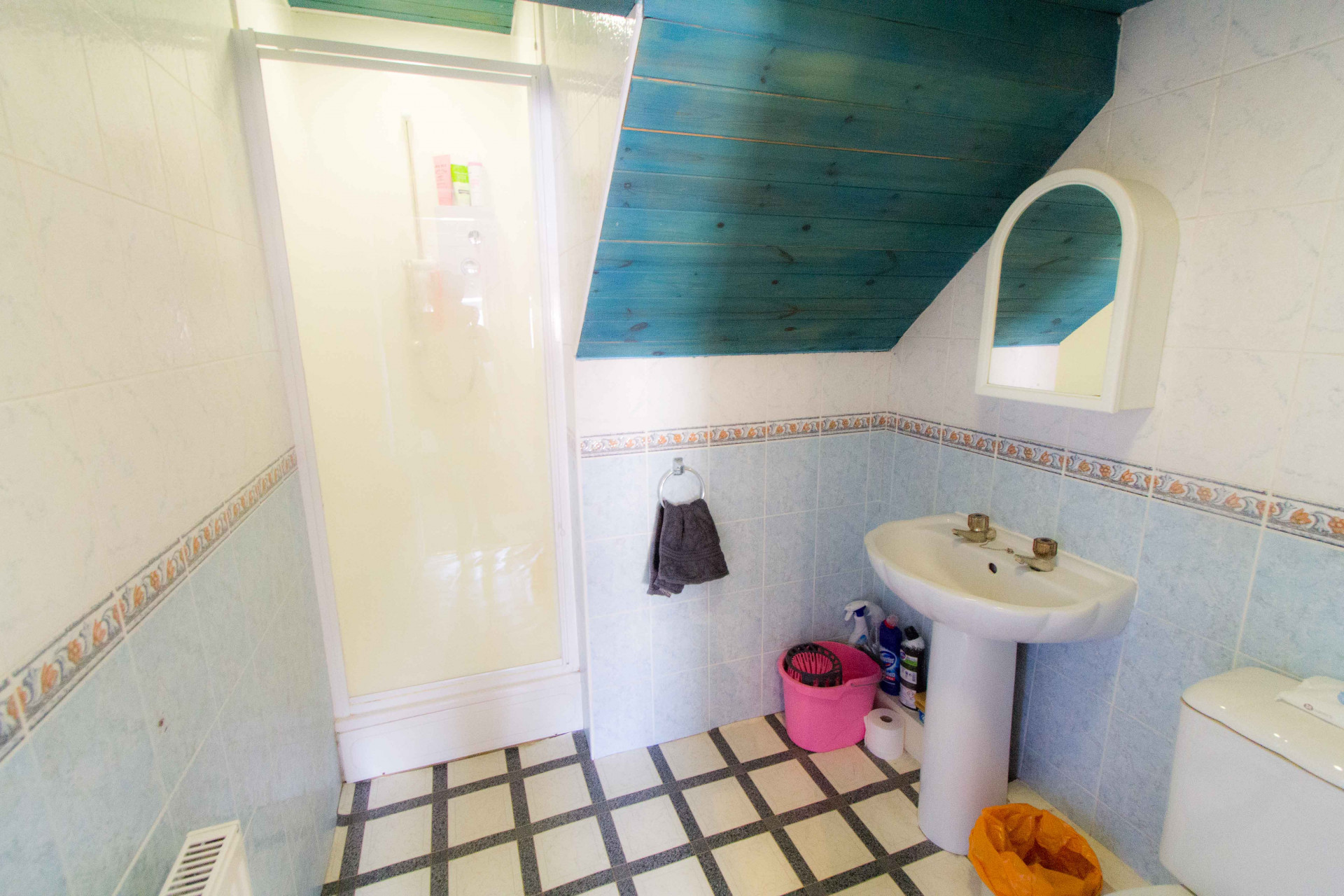 BATHROOM BATHROOM 4