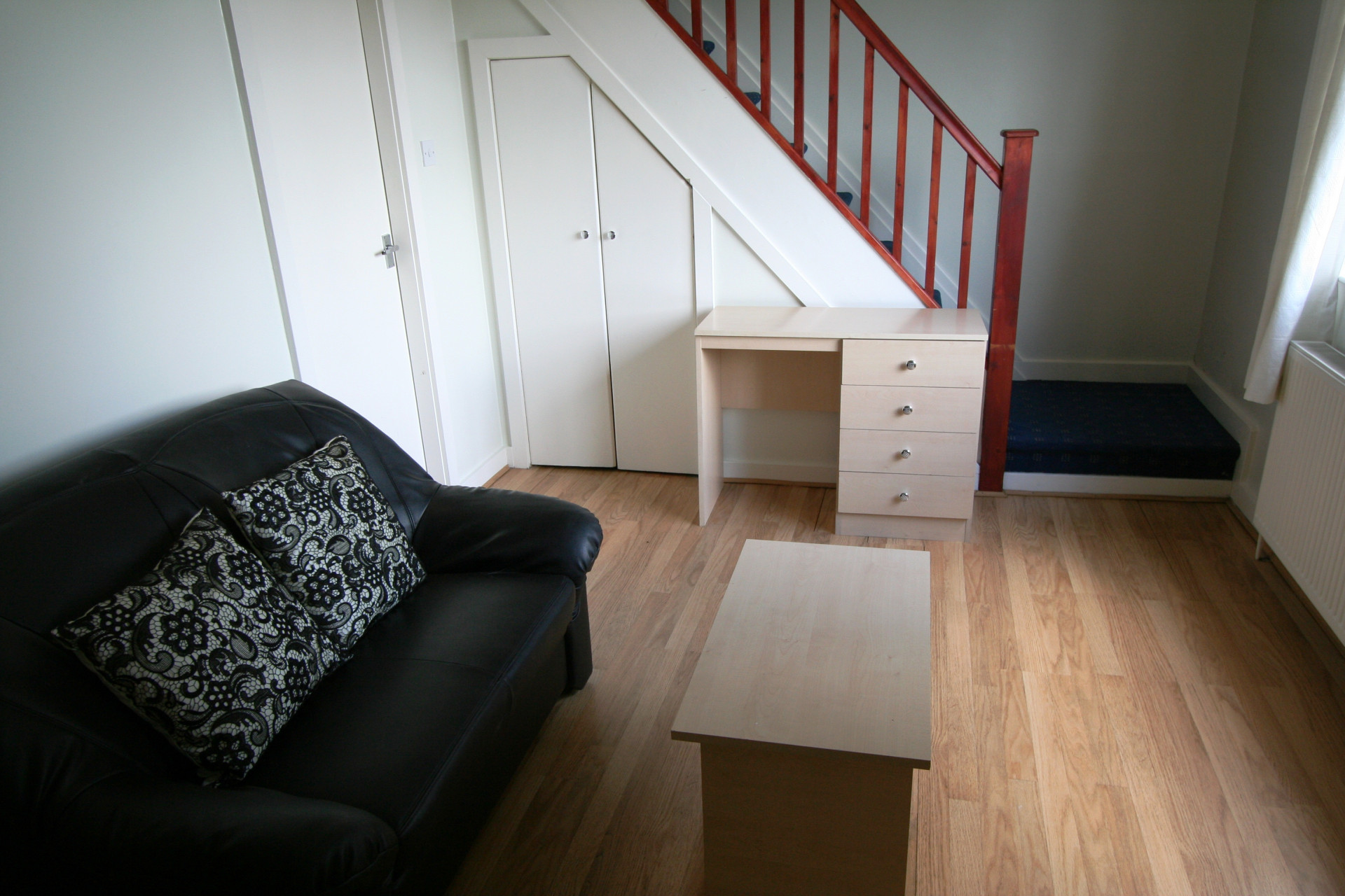 One Bedroom Apartment room image 1