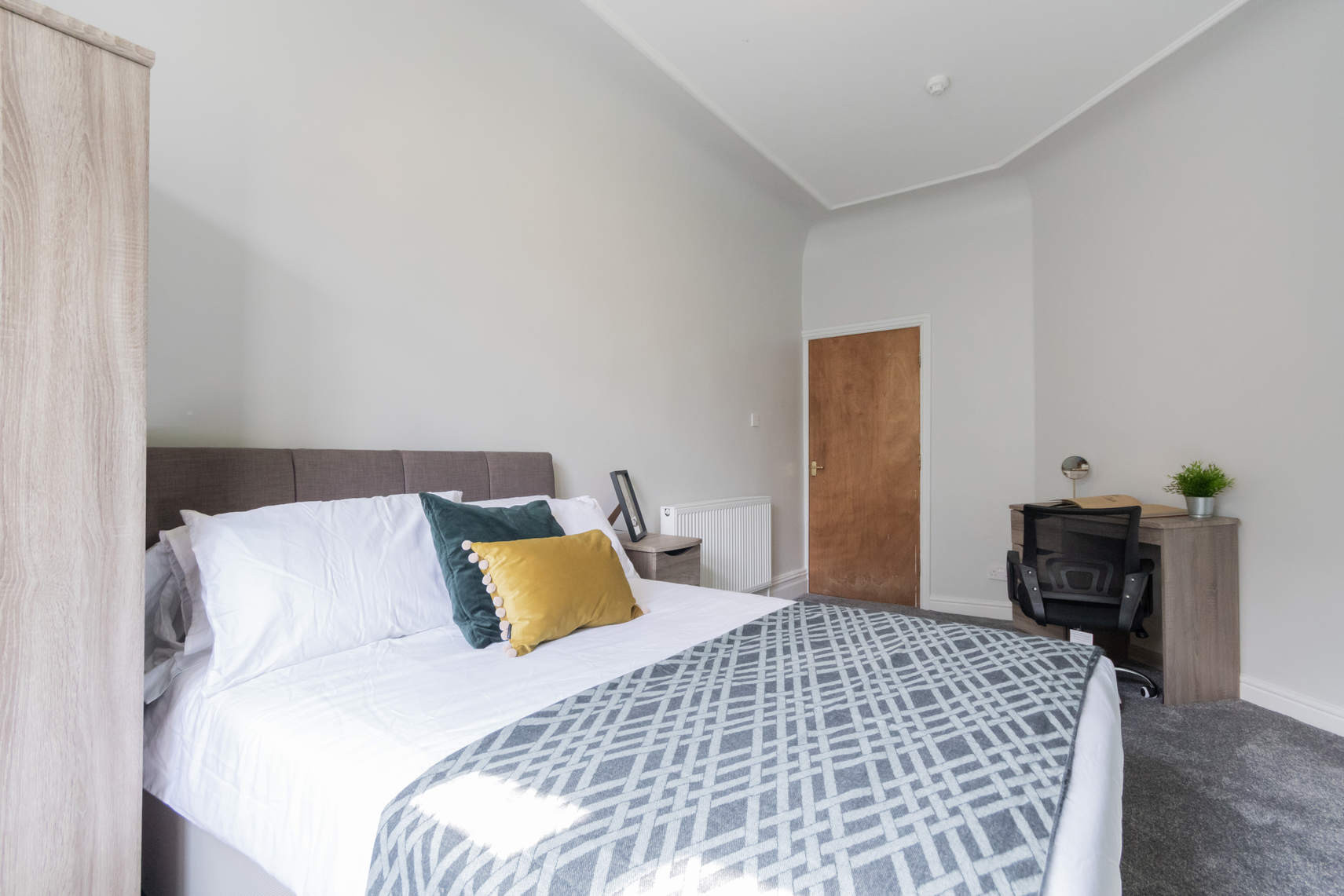 ROOM ROOM 1