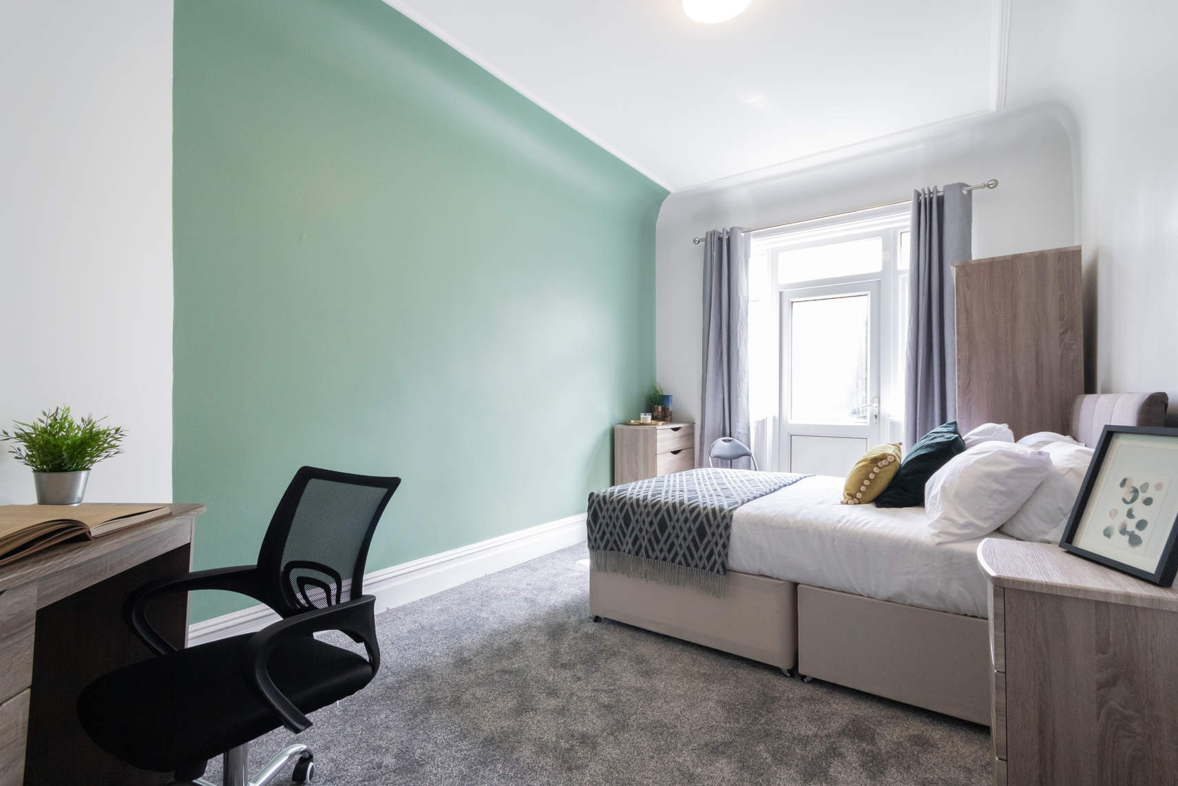 ROOM ROOM