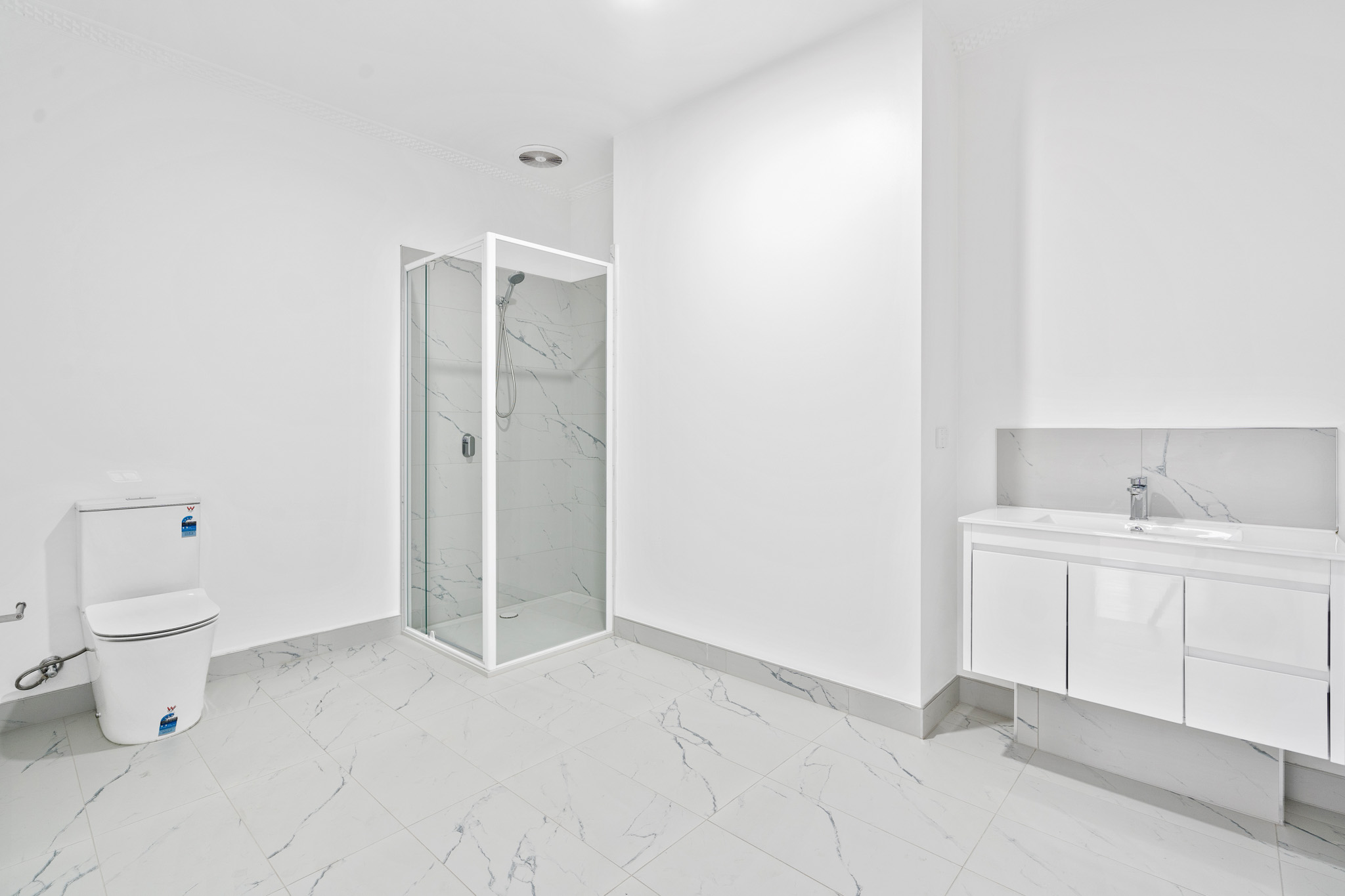 Double Room BATHROOM 2