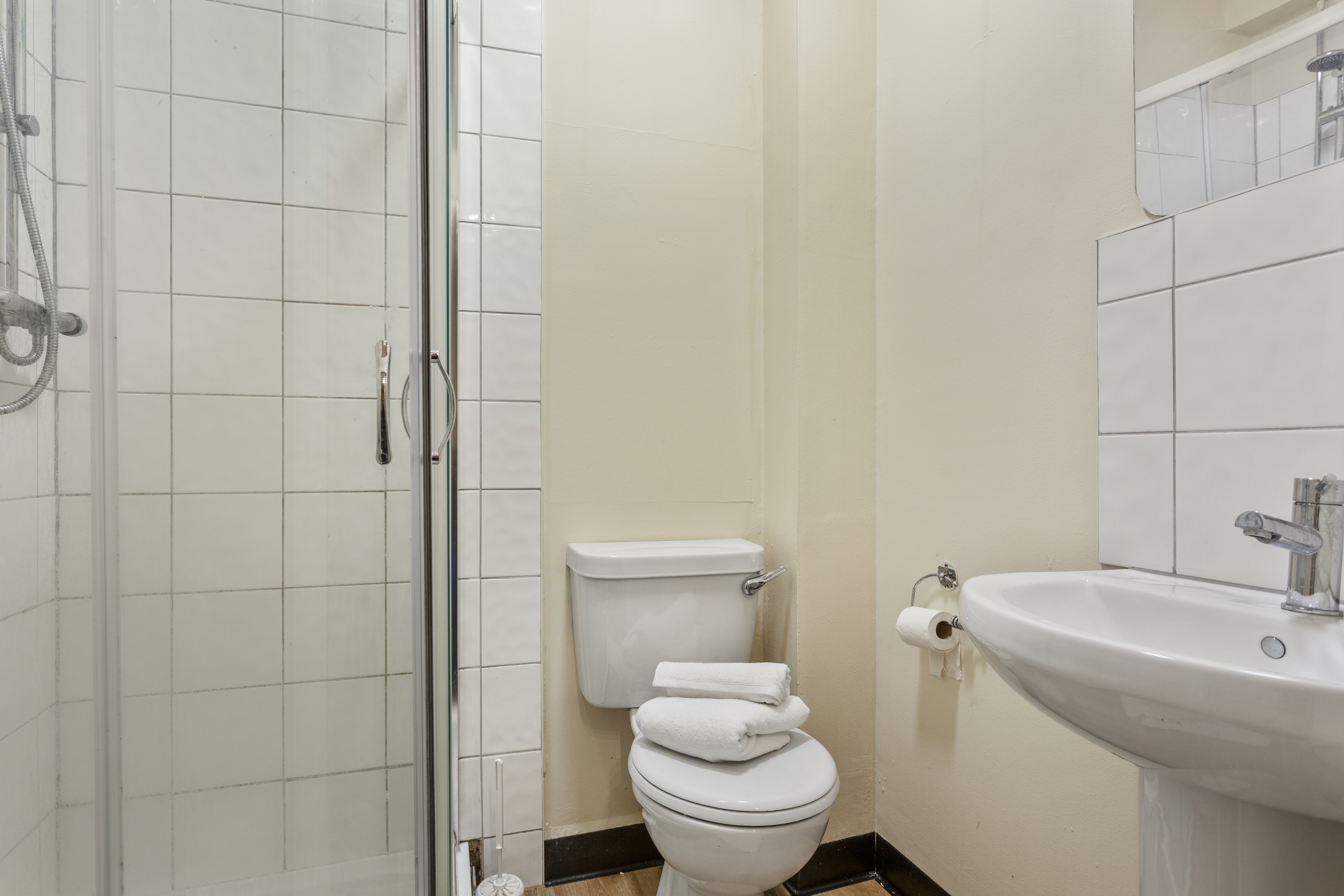 BATHROOM BATHROOM 4
