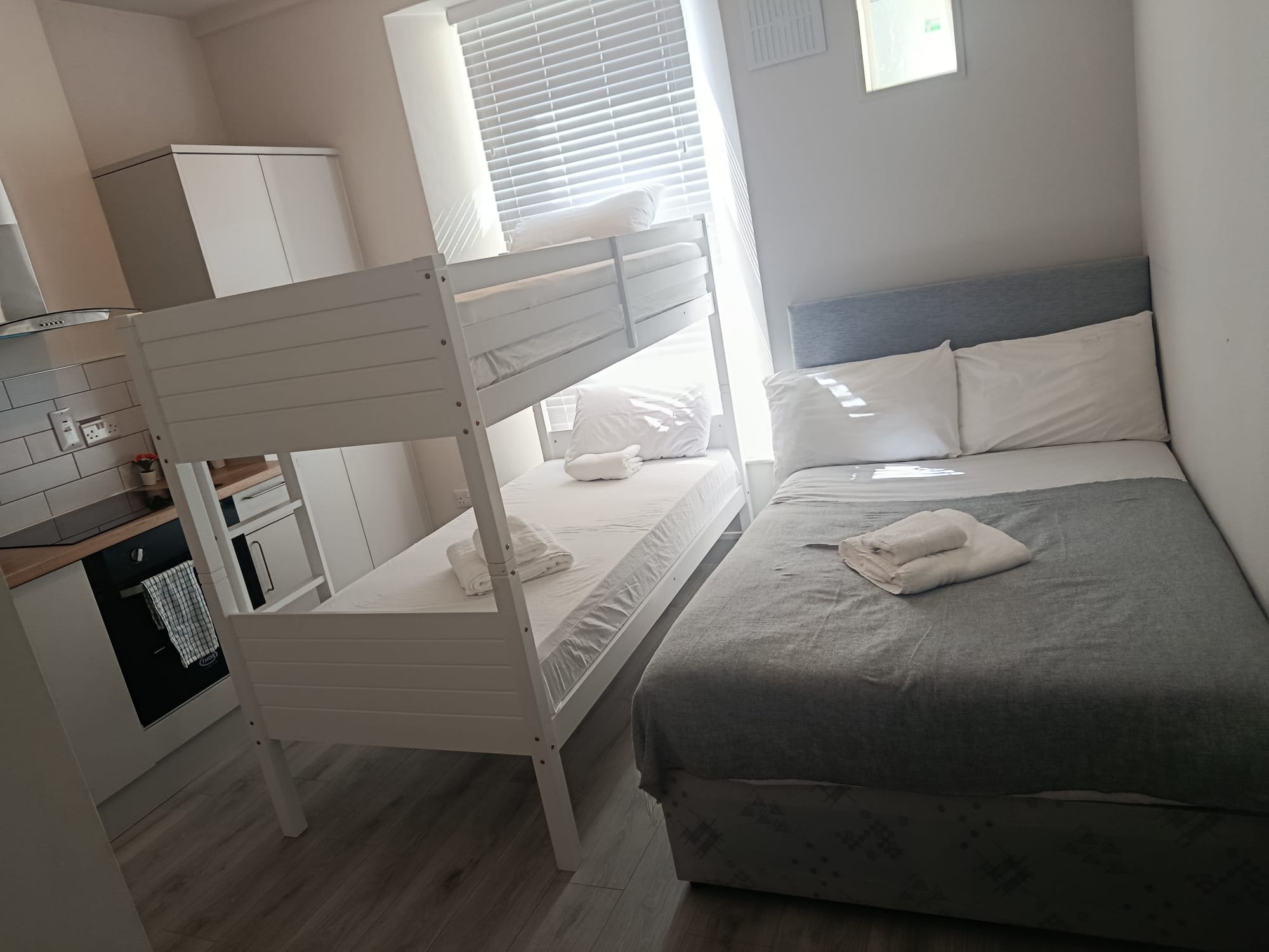 ROOM ROOM 4