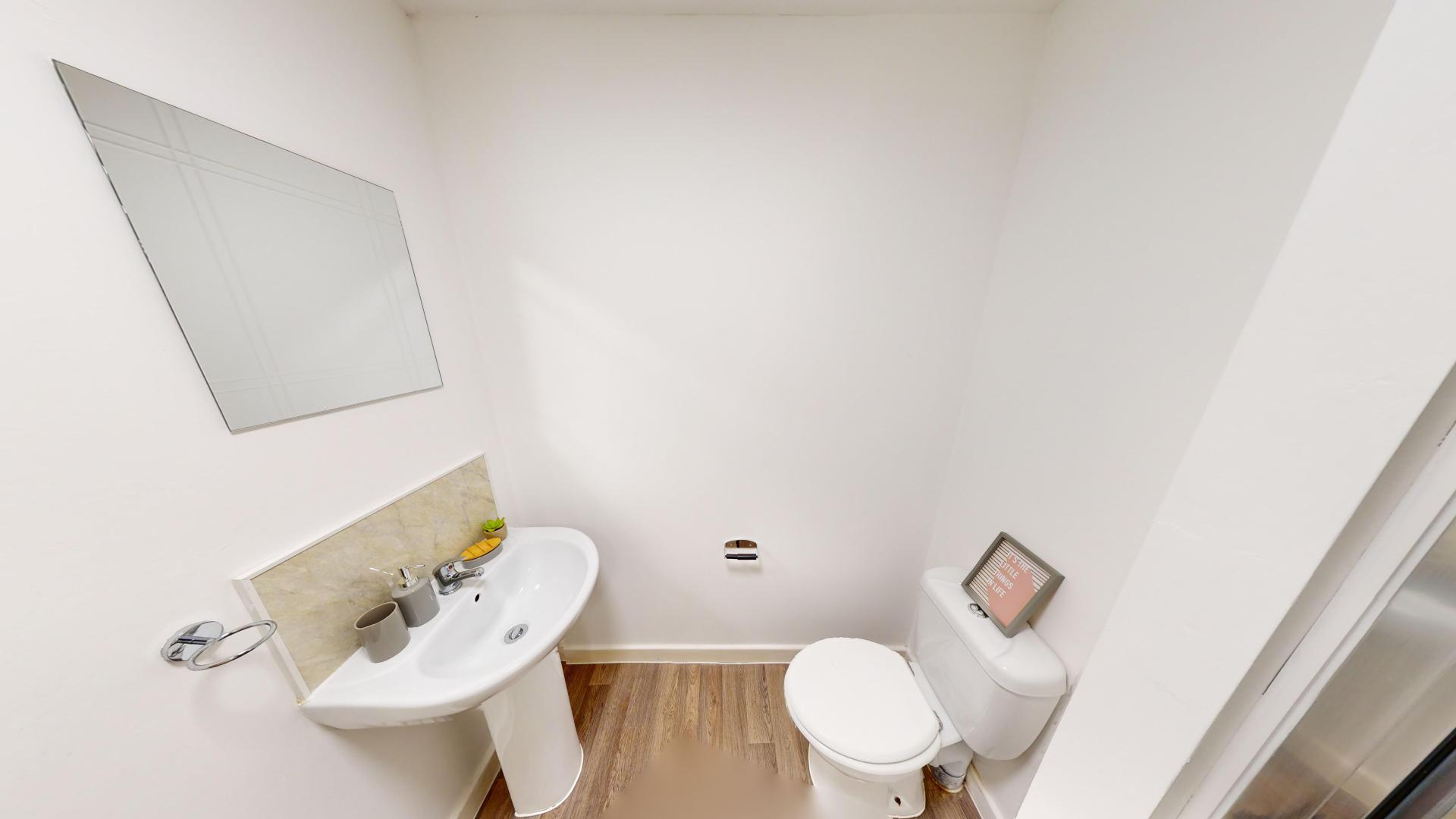 Platinum Studio BATHROOM 2