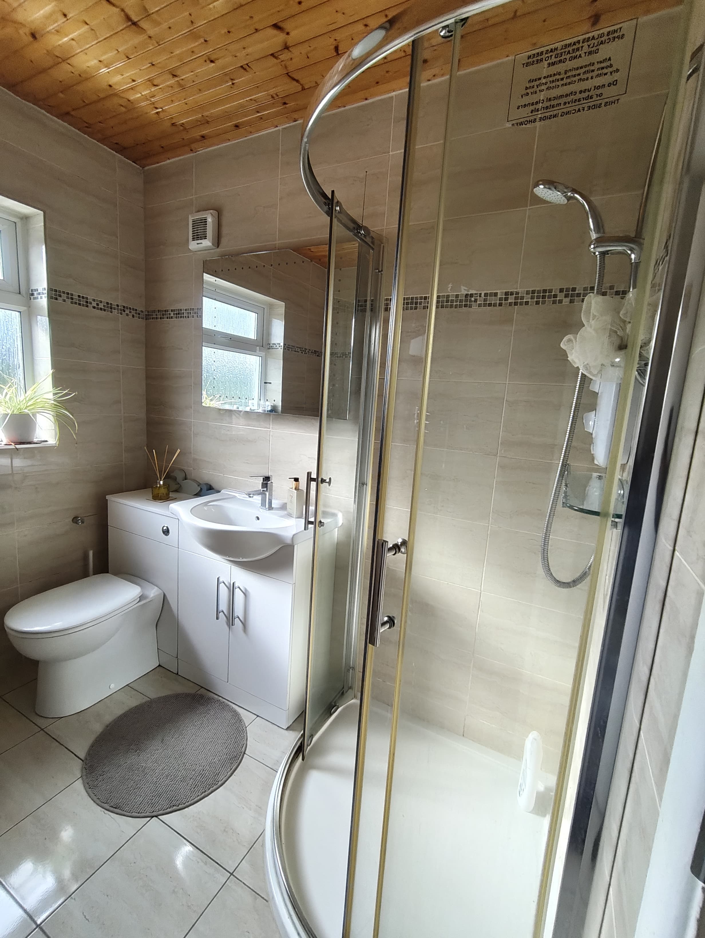 Double Non Ensuite BATHROOM 2