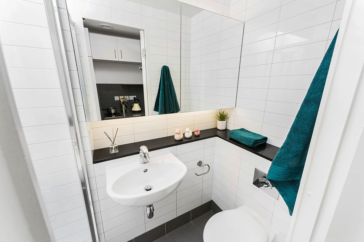 Gold Studio Upper level BATHROOM 4