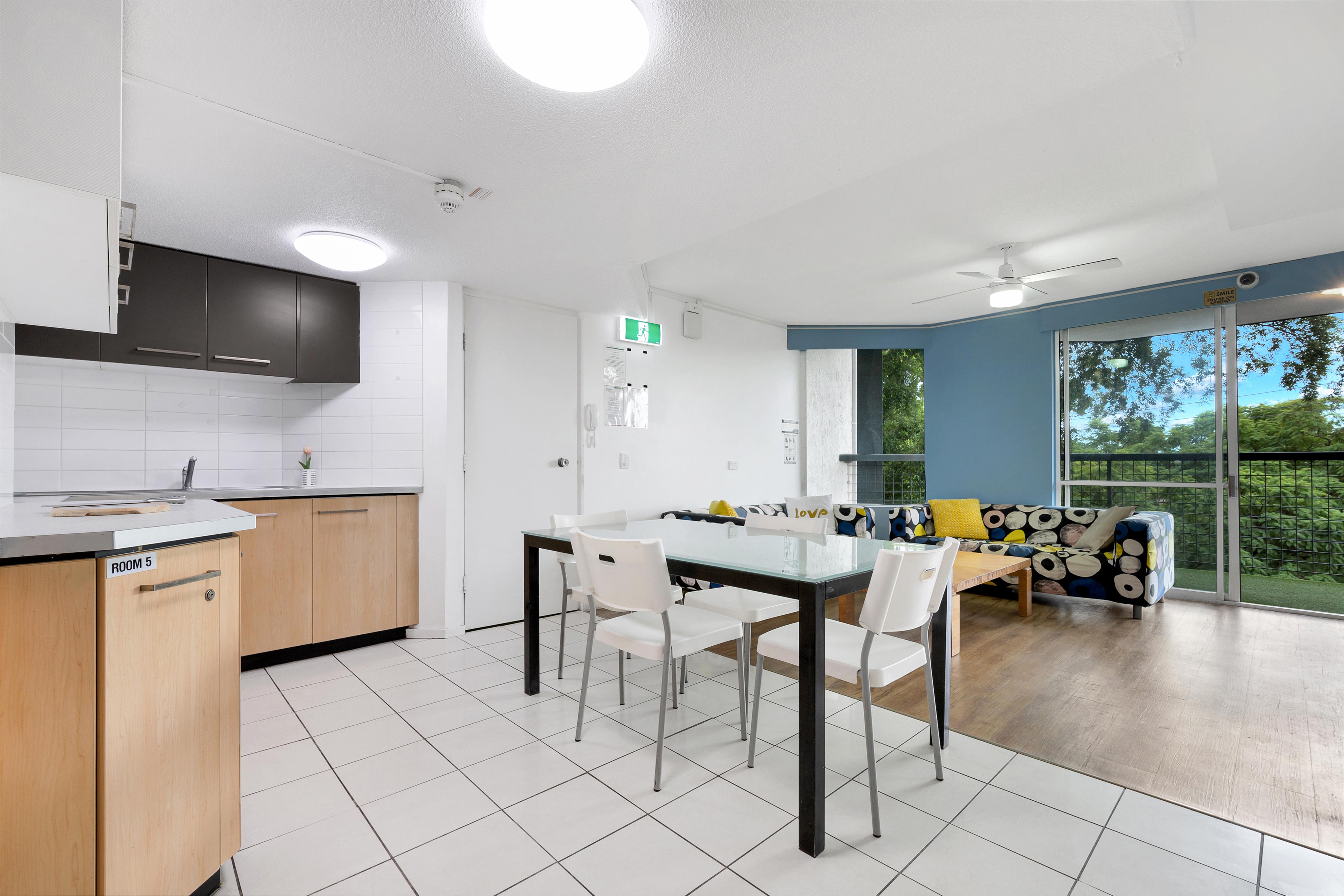 Top Floor Apartment - Stunning Views KITCHEN 3