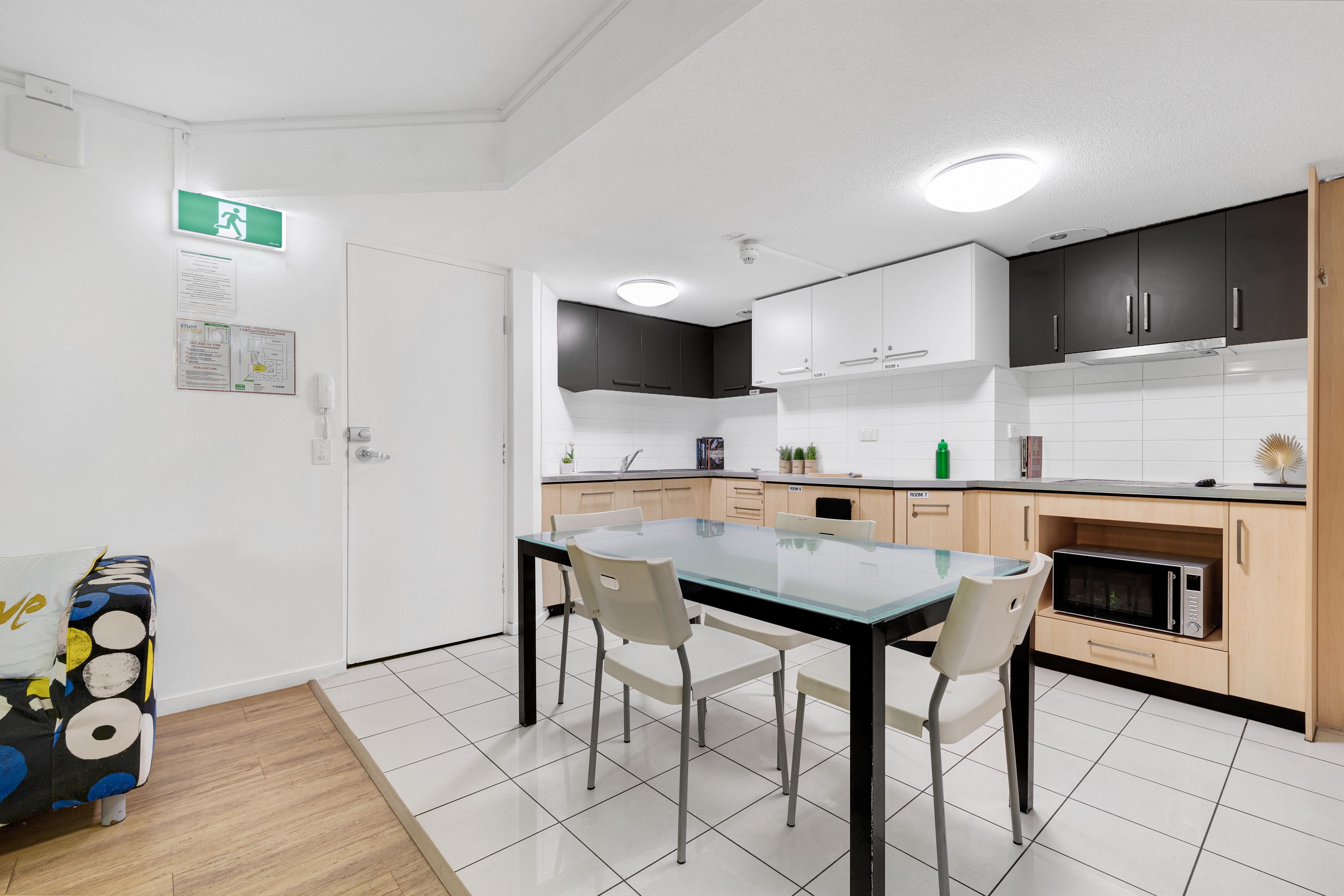 Top Floor Apartment - Stunning Views KITCHEN 2