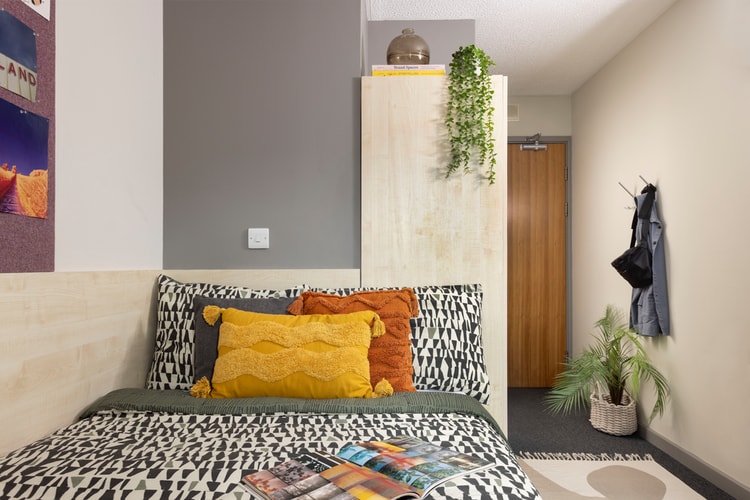 Ensuite Extra large Standard Double room image 4