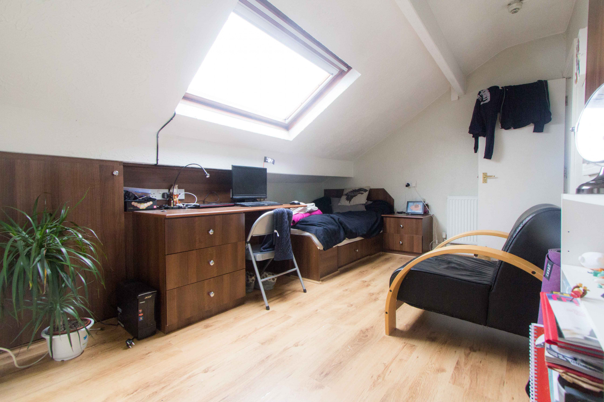 ROOM ROOM