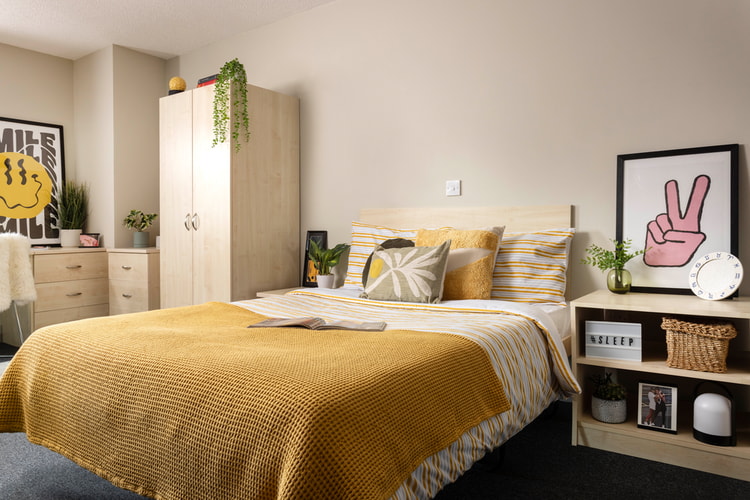 One Bed Flat Highest Double room image 1
