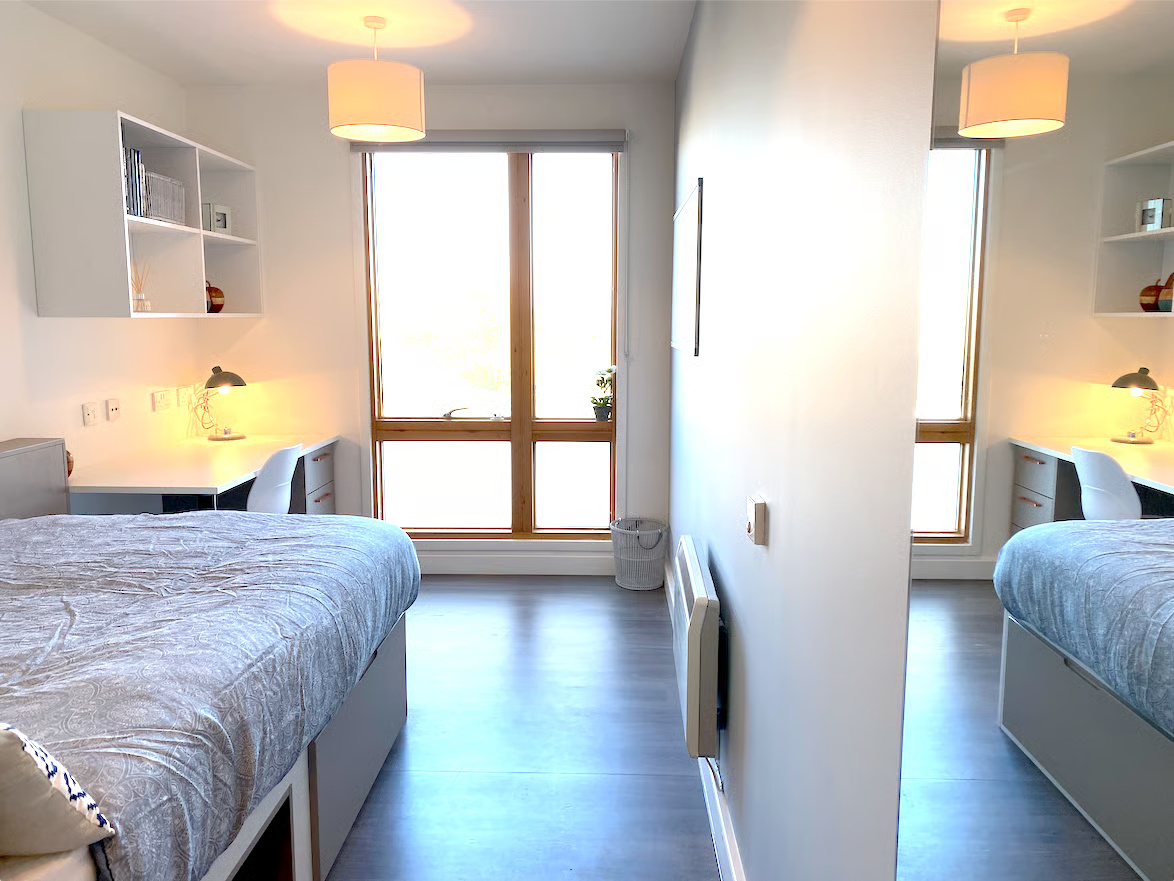 Premier Ensuite Plus room image 2