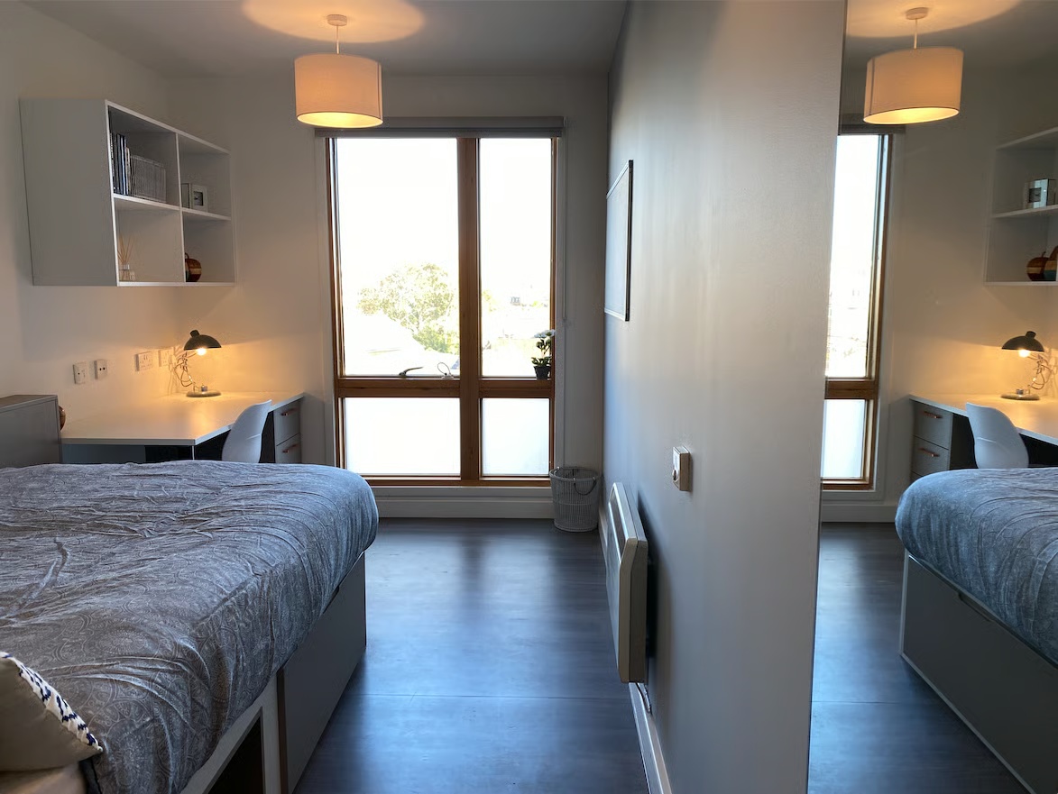 Premier Ensuite ROOM 1
