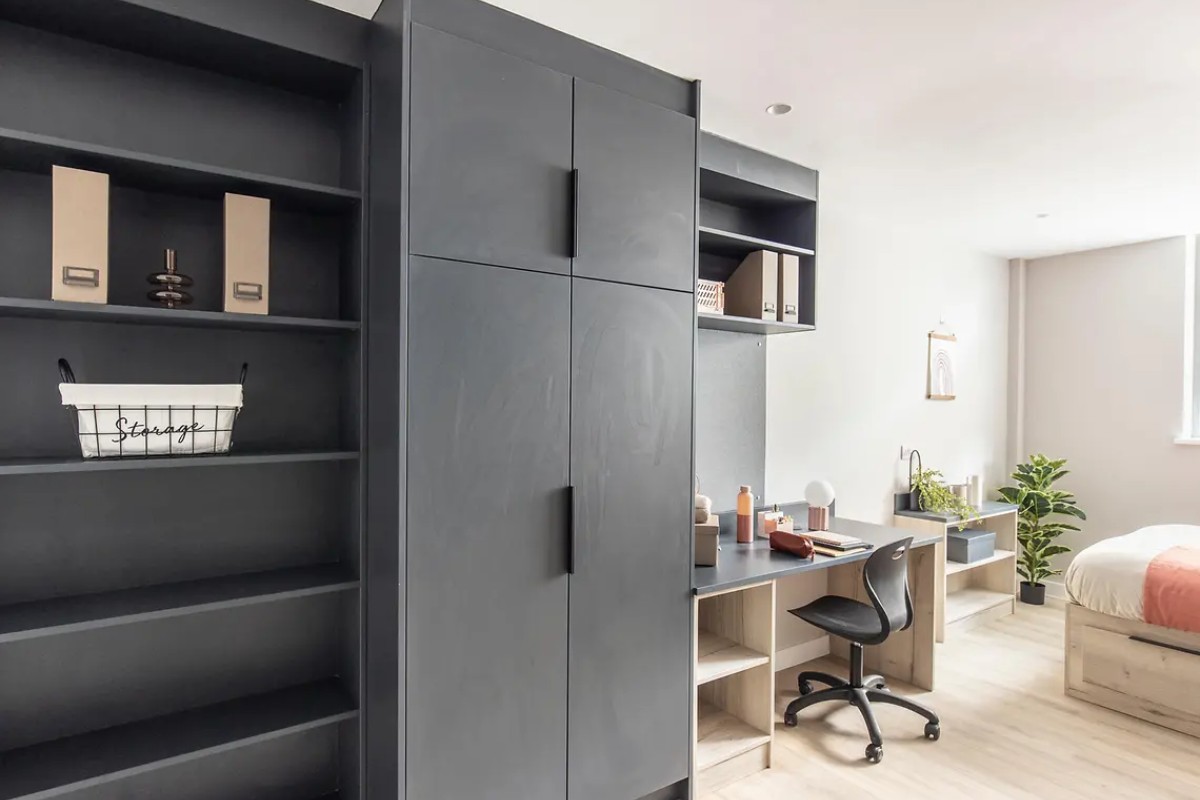 Premium Social Studio - Mid Level room image 2