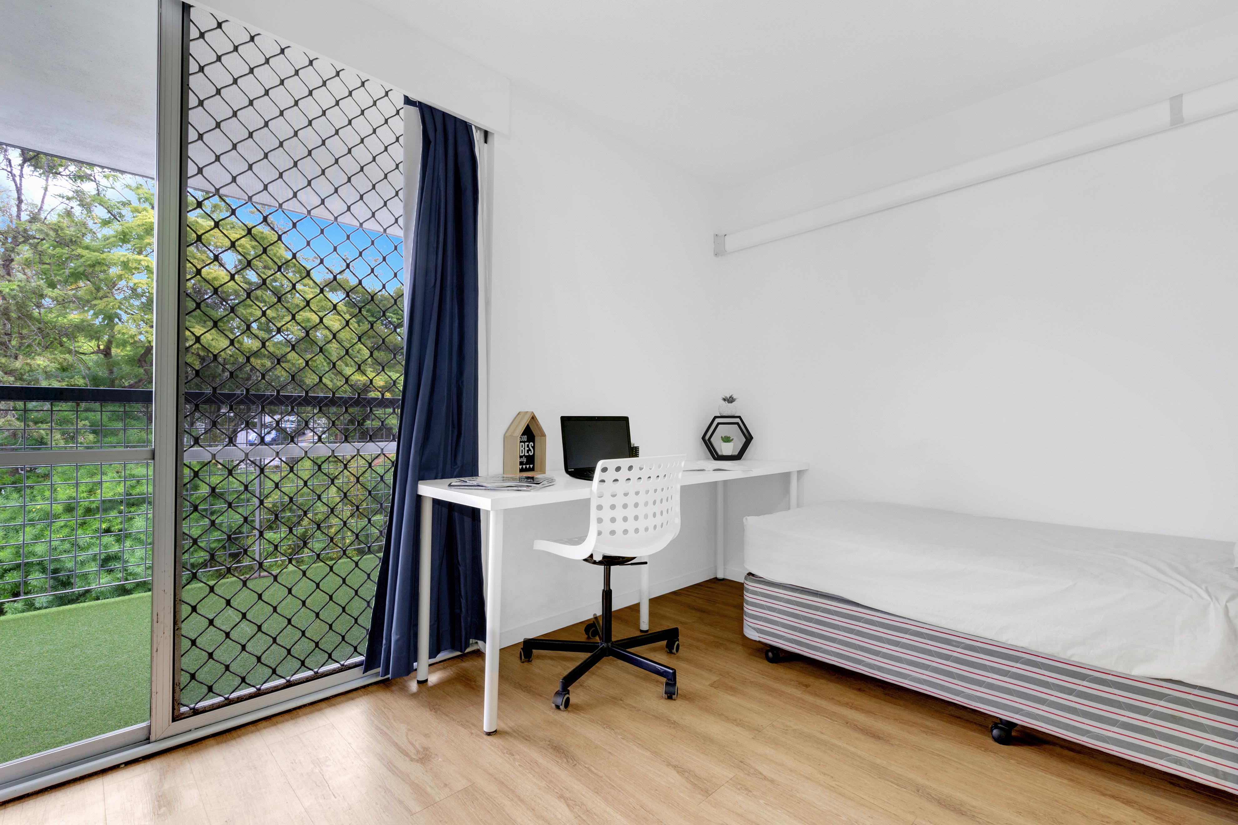 Top Floor Apartment - Stunning Views room image 2