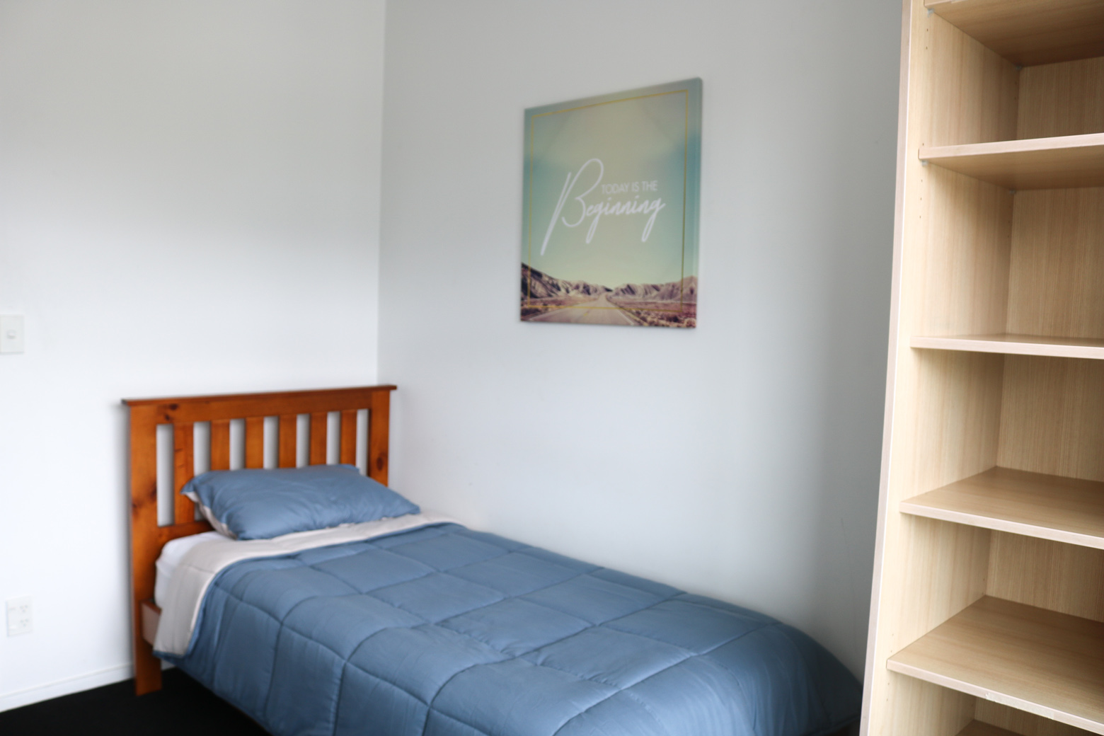 Apartment 202 (5 bedrooms & 2 bathrooms) ROOM 2