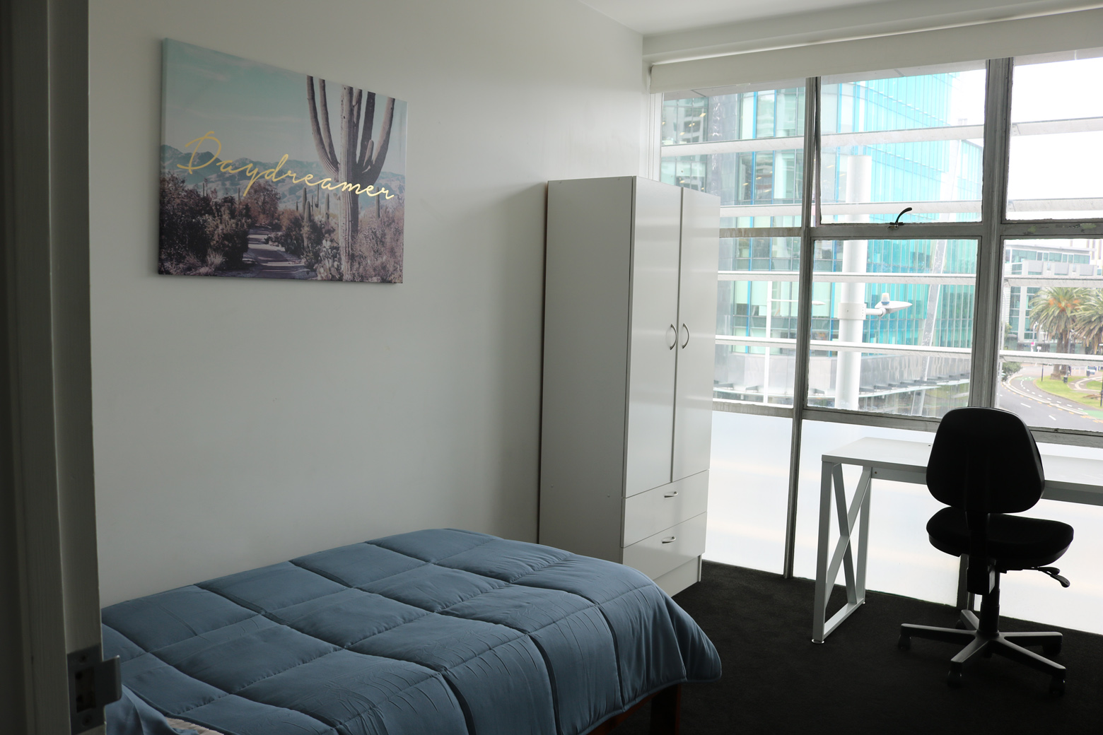 Apartment 202 (5 bedrooms & 2 bathrooms) room image 8