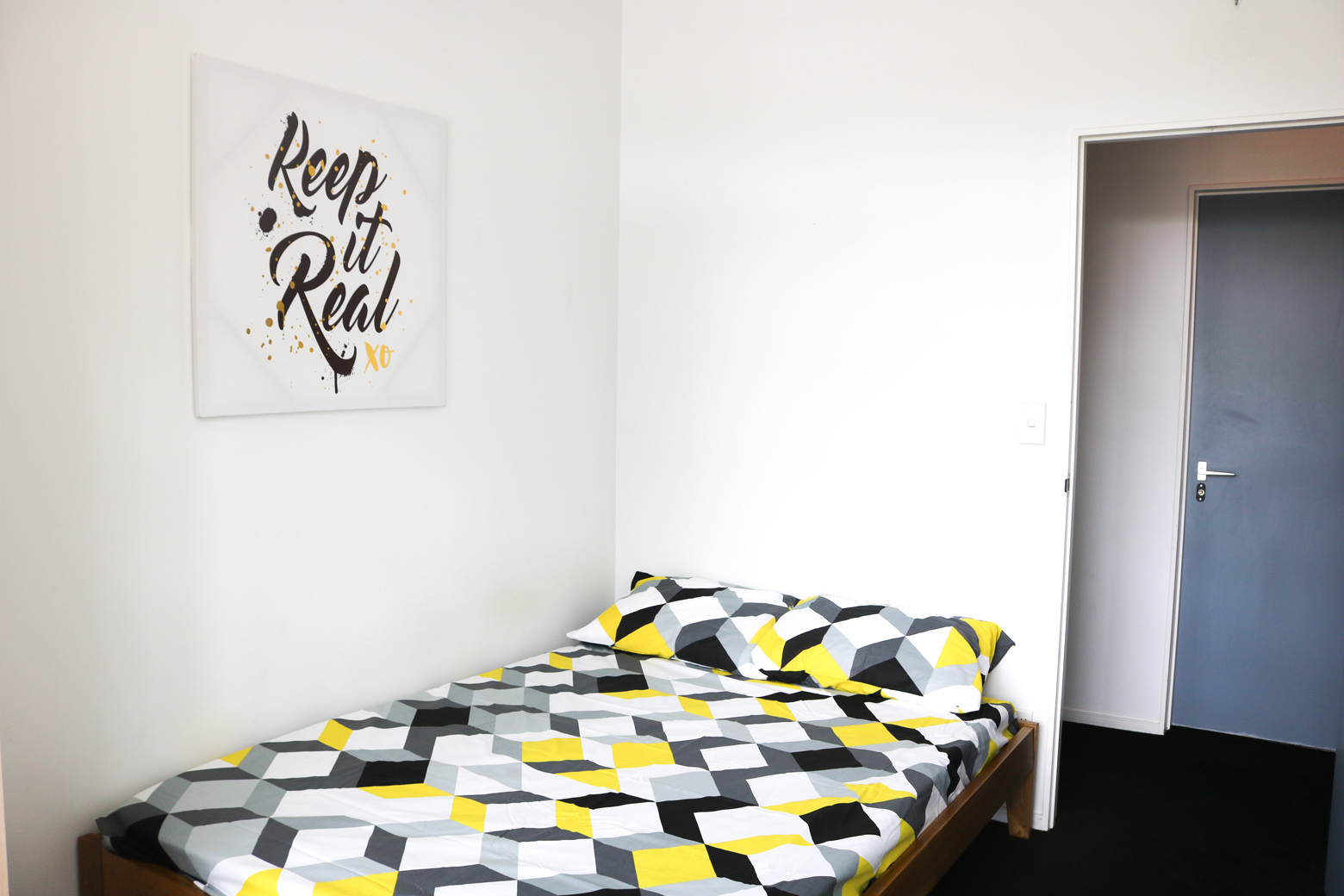 Apartment 202 (5 bedrooms & 2 bathrooms) ROOM 4