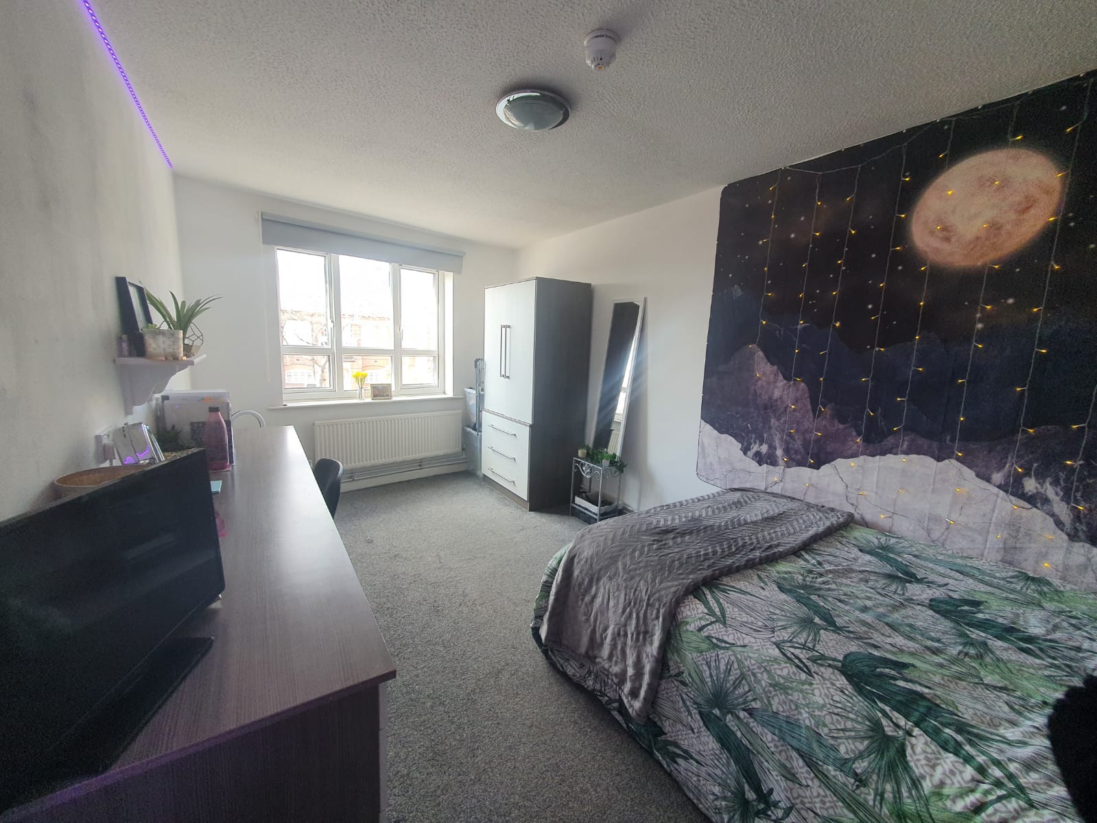 6 Bedroom Apartment ROOM