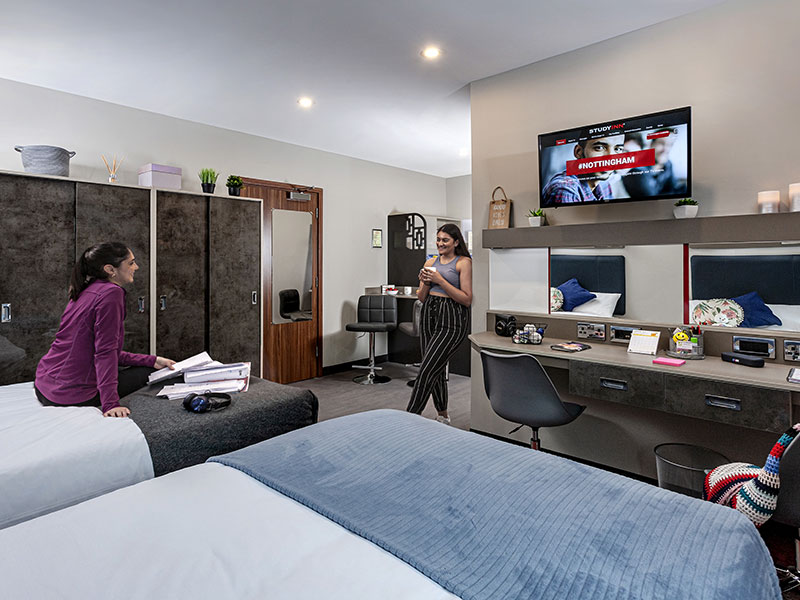 Studio Sapphire room image 1