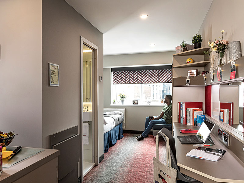Silver Studio room image 1