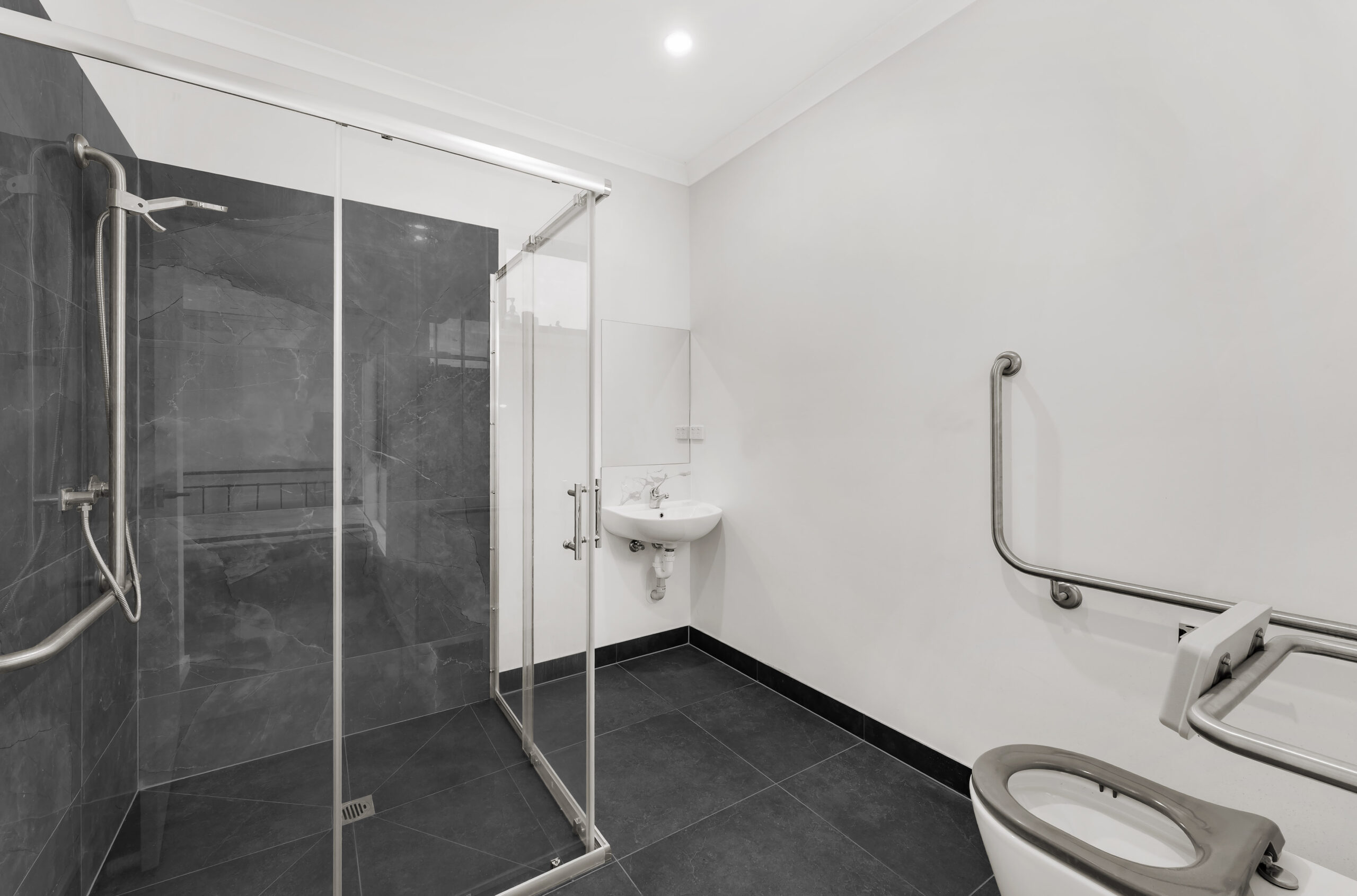Single Room Ensuite BATHROOM 2