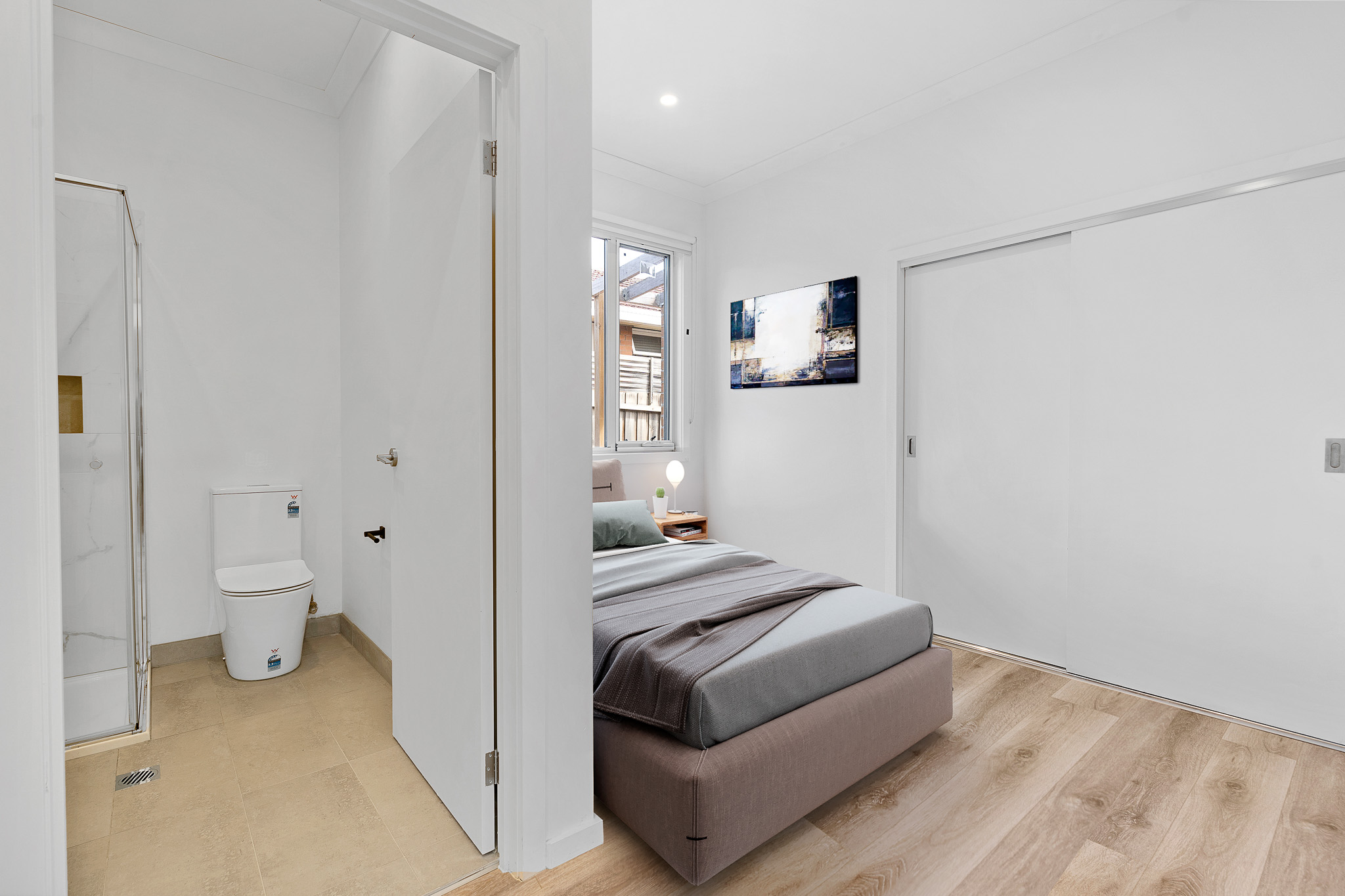 Single En-Suite room image 2