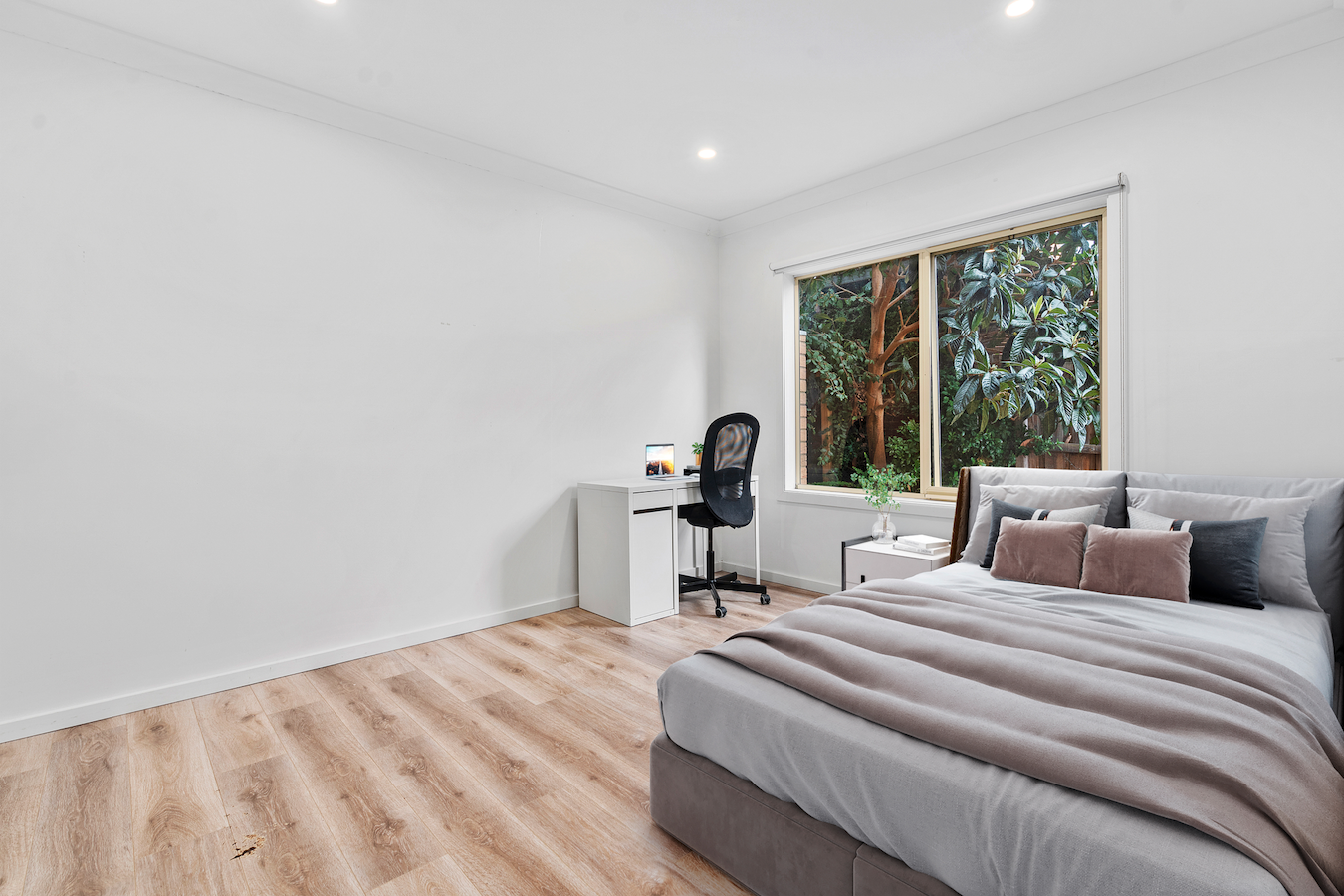 Single En-Suite room image 4