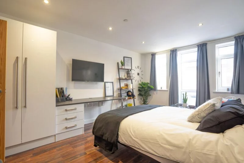 2 Bed En-suite room image 1