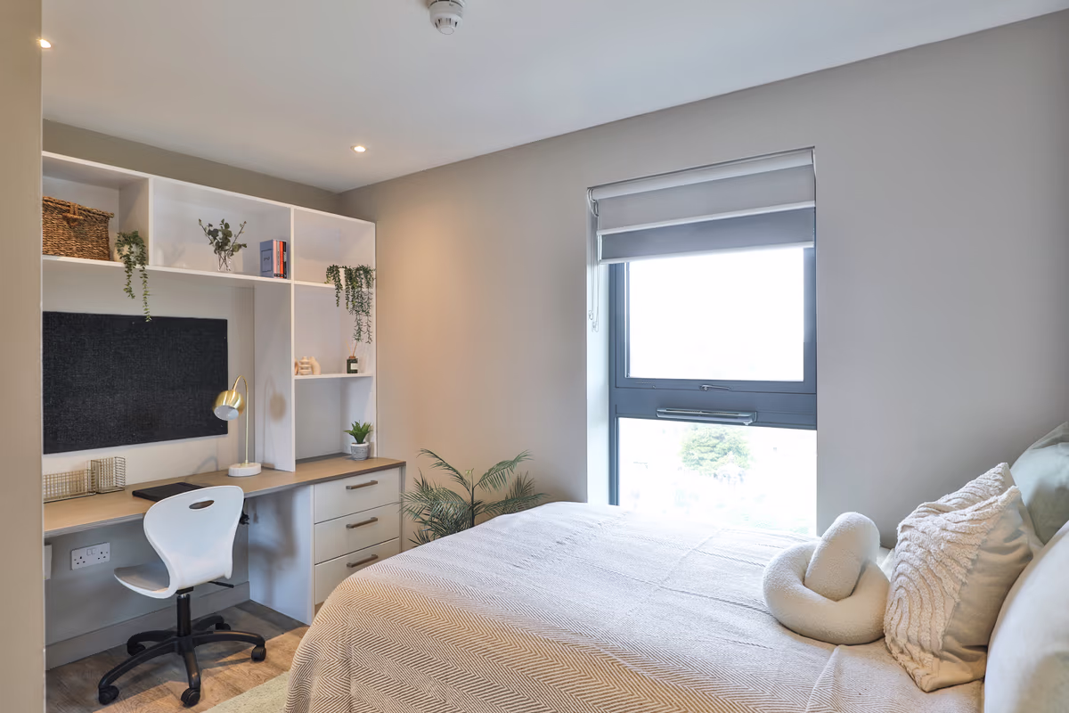 Classic 2 Bed Apartment room image 1