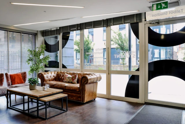 Deluxe Studio room image 1