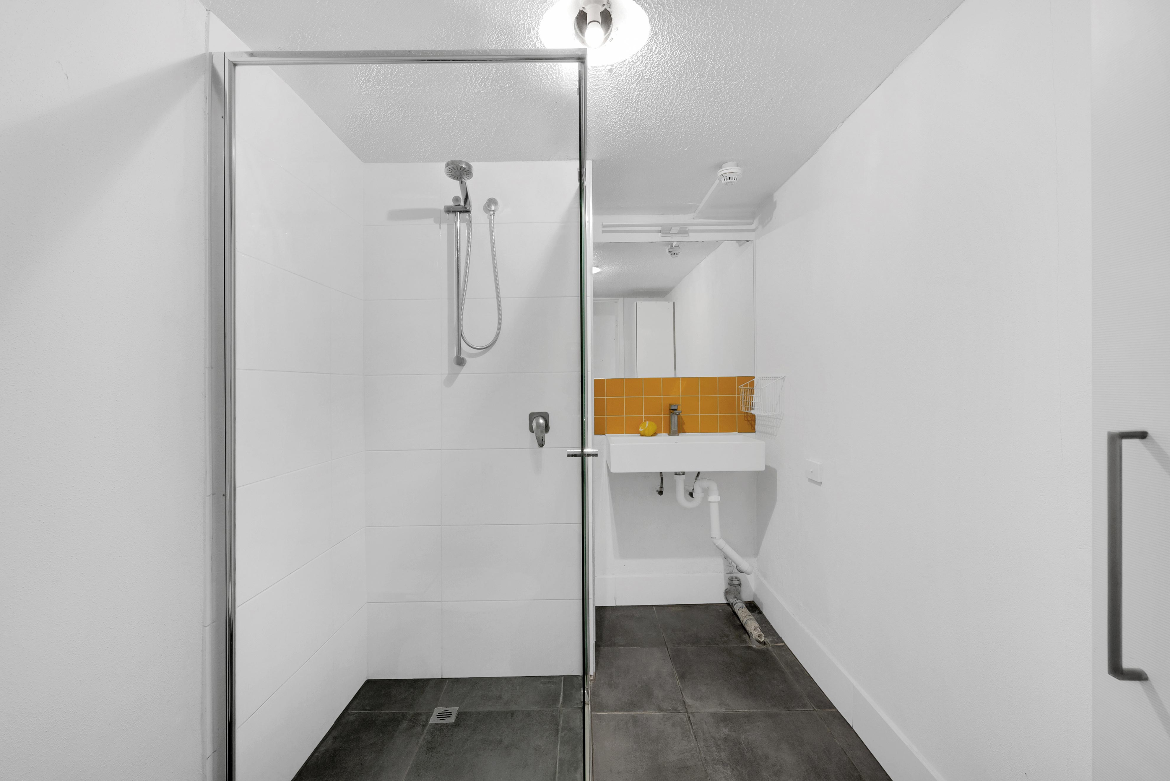 Top Floor Apartment - Stunning Views BATHROOM 4