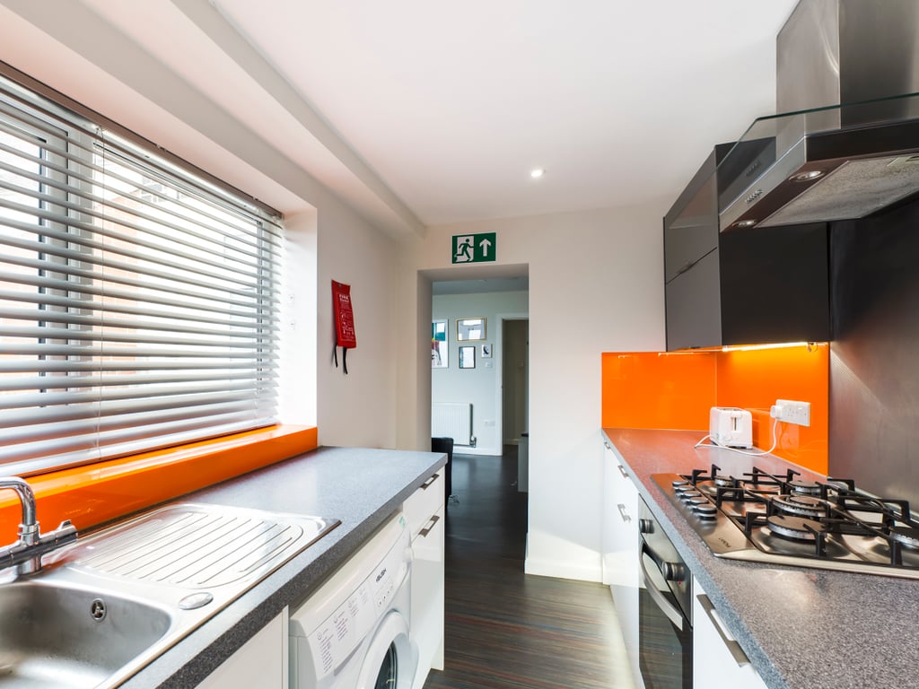 4 Bedroom Apartment KITCHEN 3