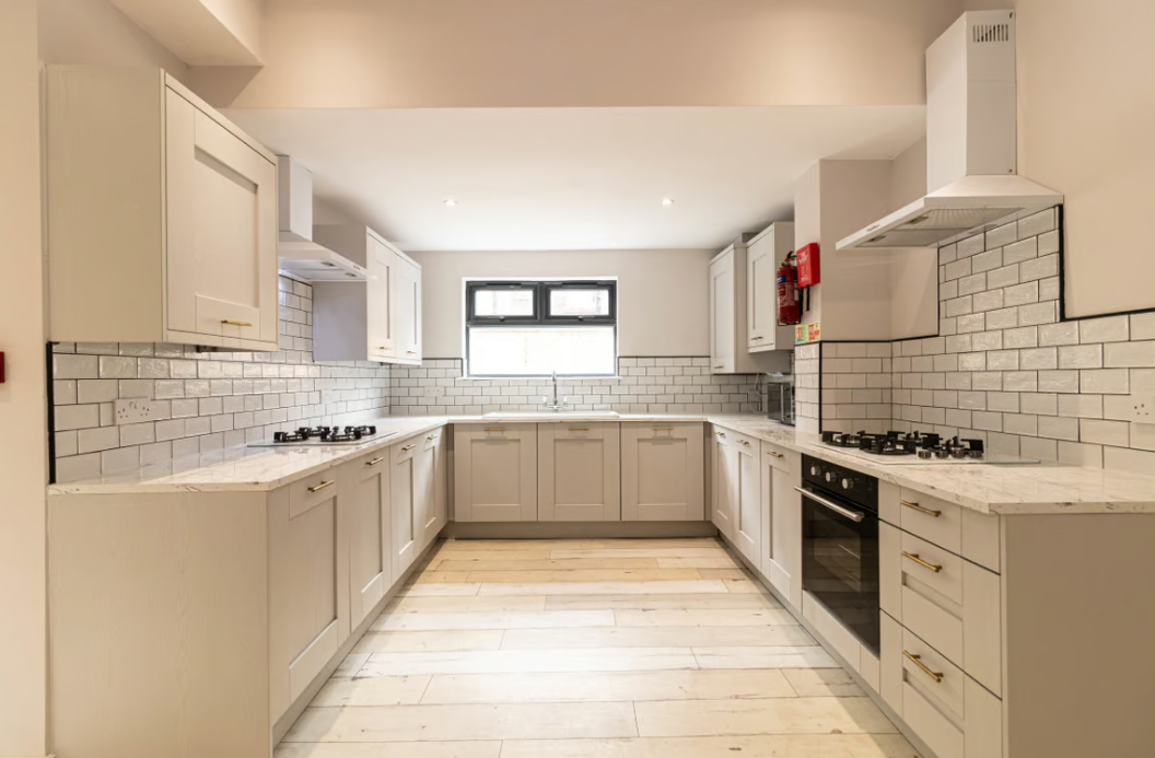 8 bedroom apartment KITCHEN 4