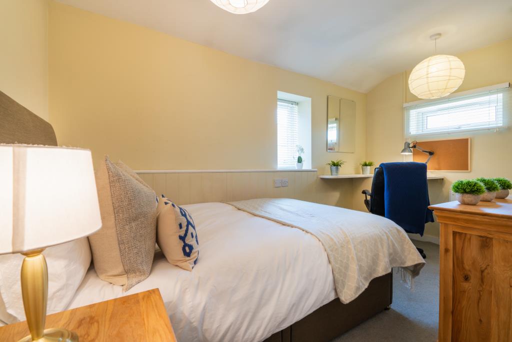 4 Bedroom Apartment ROOM 3