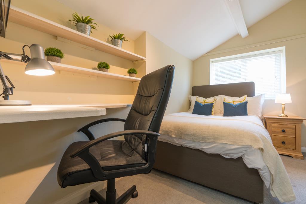 4 Bedroom Apartment ROOM 4
