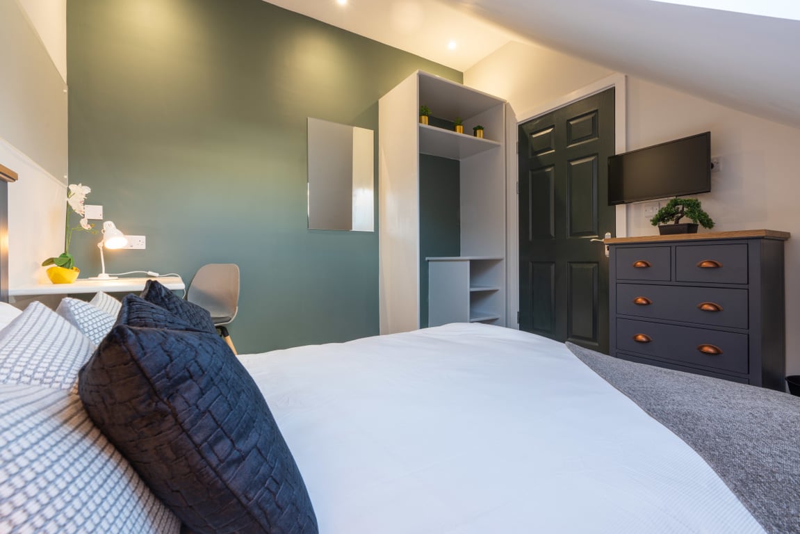 7 Bedroom Apartment, Flat 1 ROOM 4