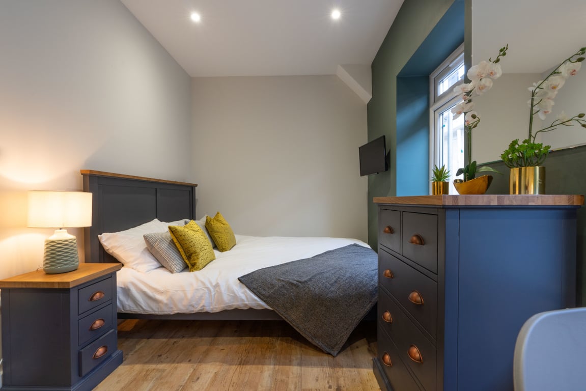 7 Bedroom Apartment, Flat 1 ROOM 2