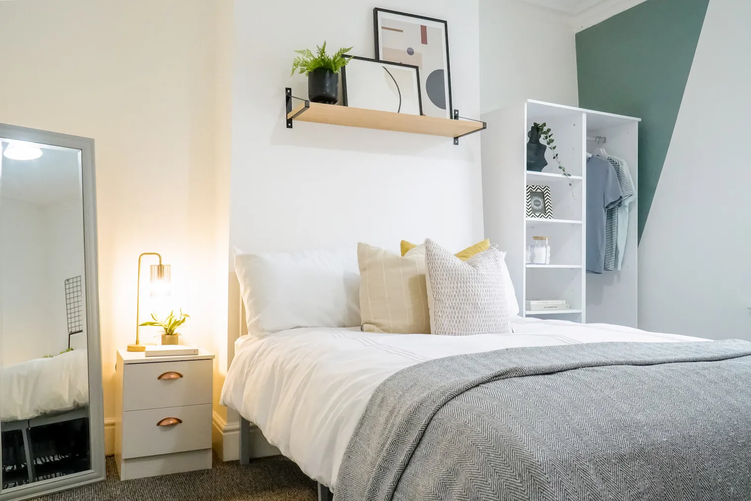 6 Bed Apartment ROOM 3