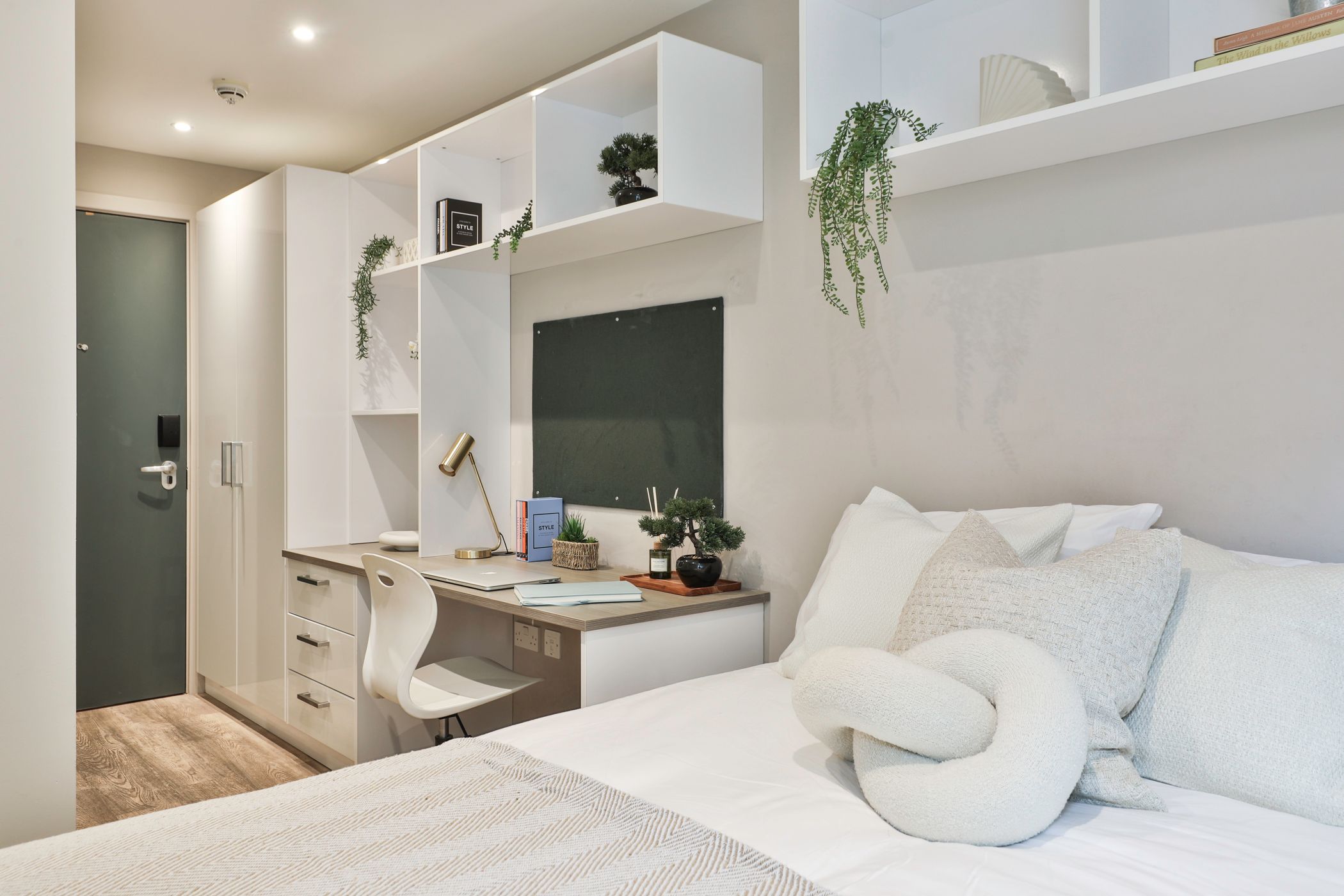 ROOM ROOM 4