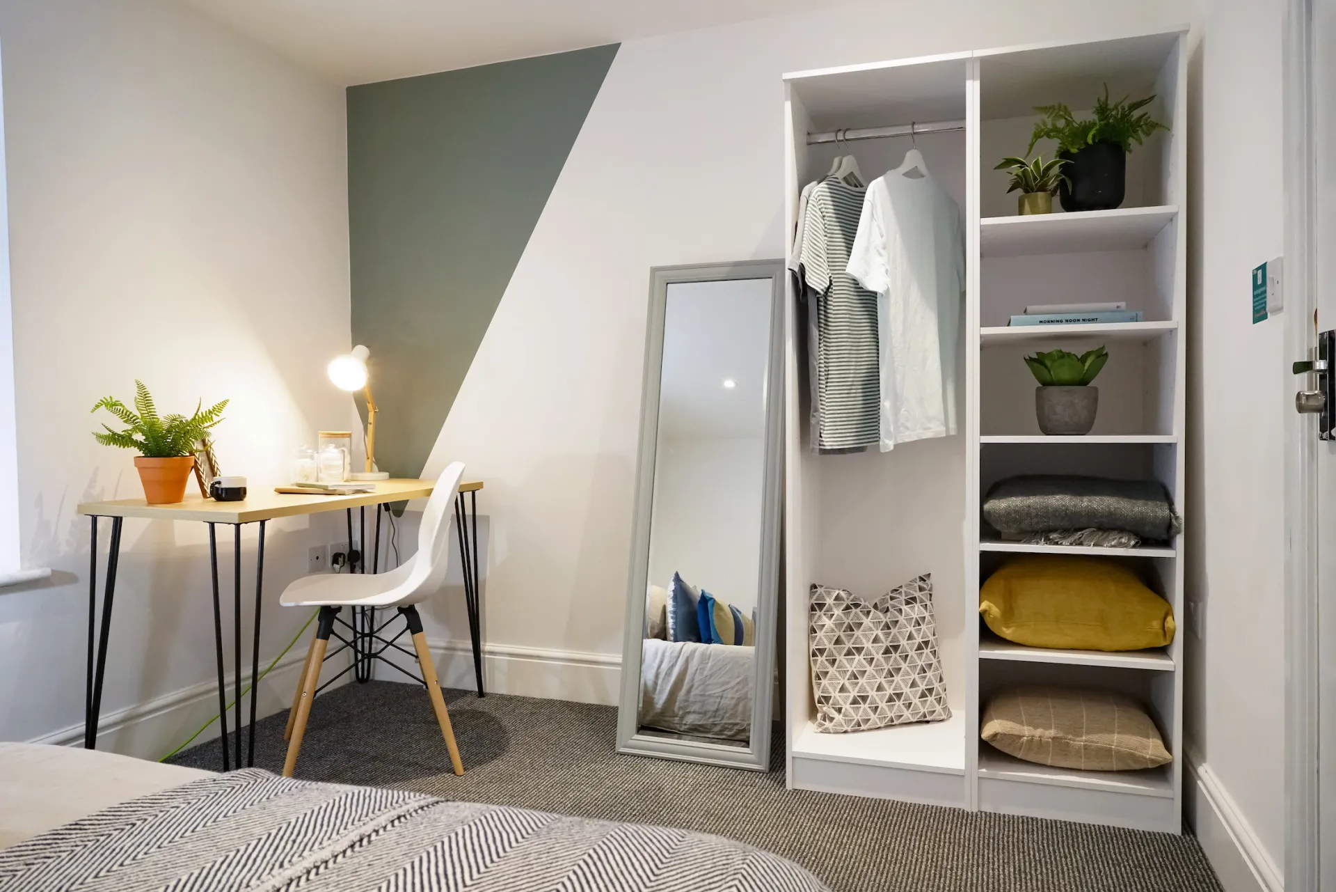 6 Bed Apartment ROOM 4