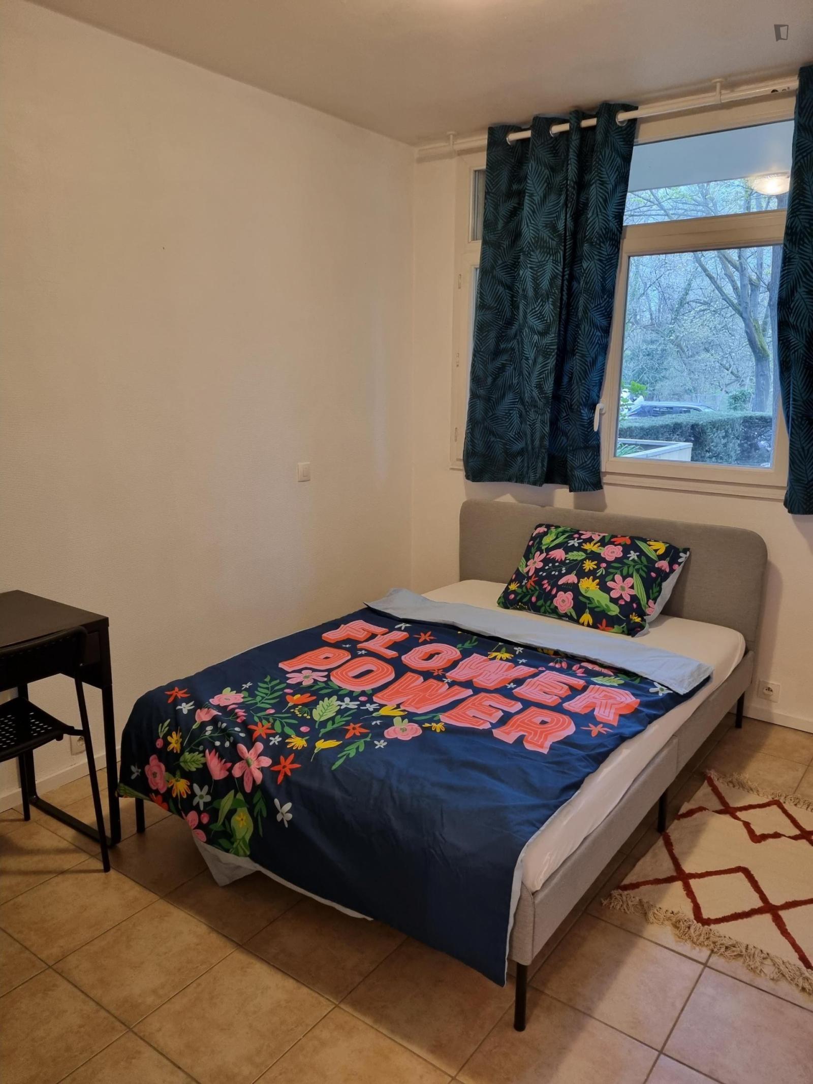 Grigny Centre-Paris-ROOM-1