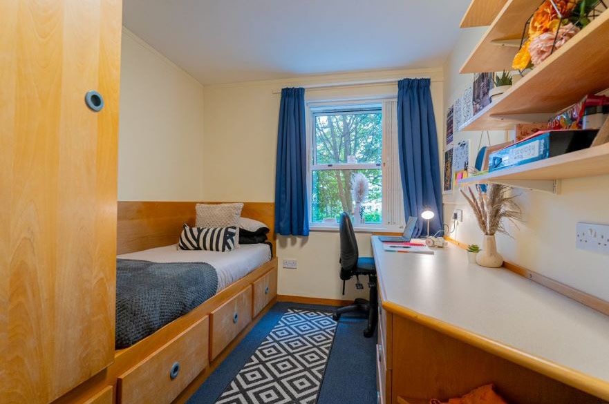 Standard Ensuite room image 1